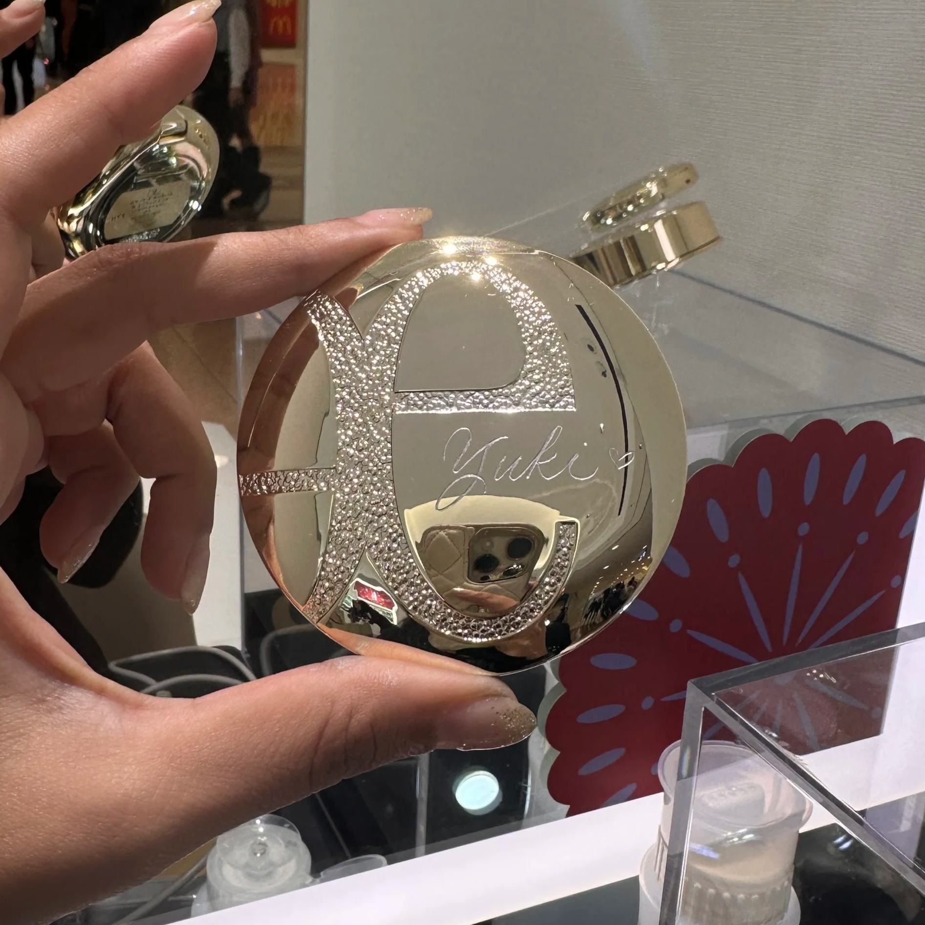 Hong Kong On-site Calligrapher and Engraver for Albion 