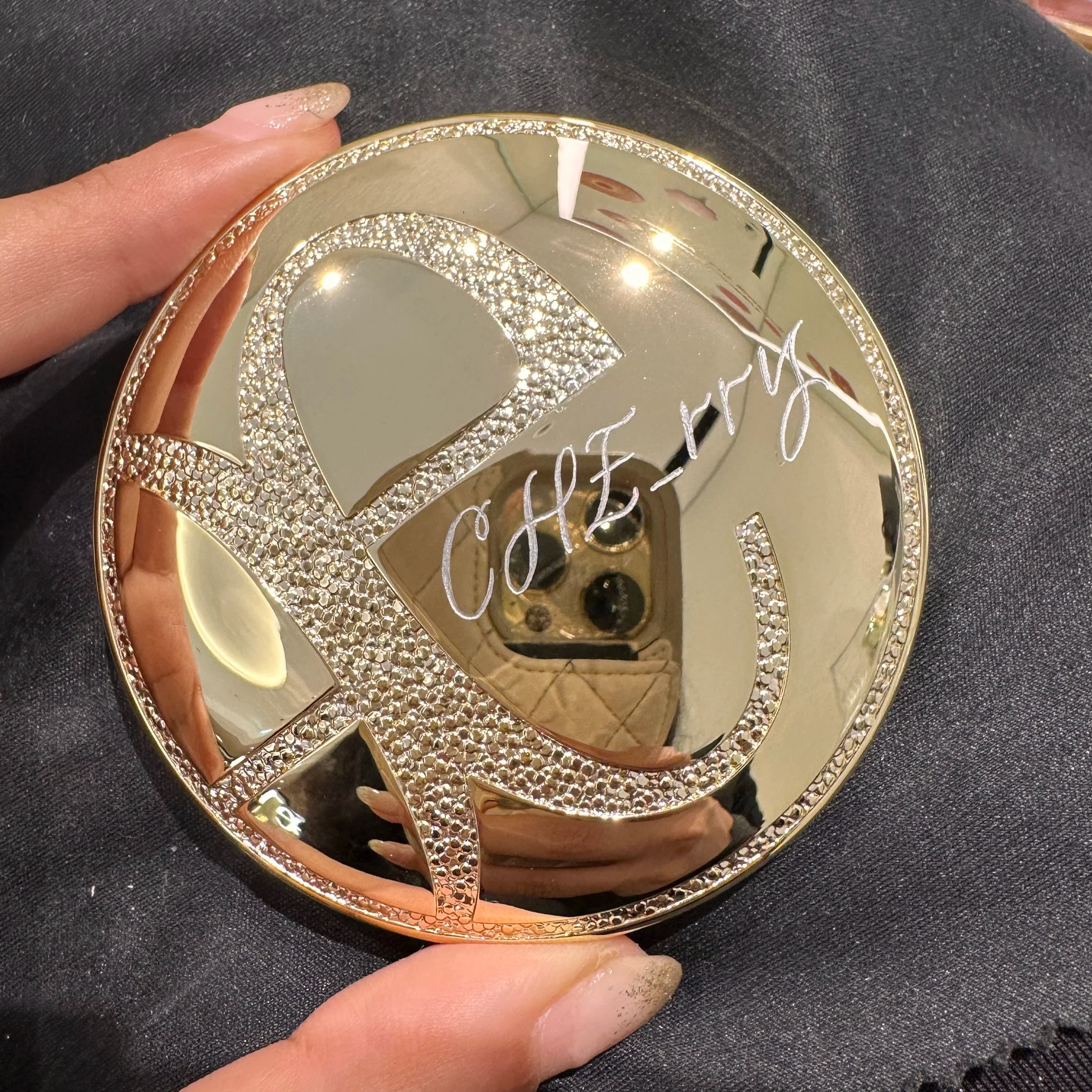 Hong Kong On-site Calligrapher and Engraver for Albion 