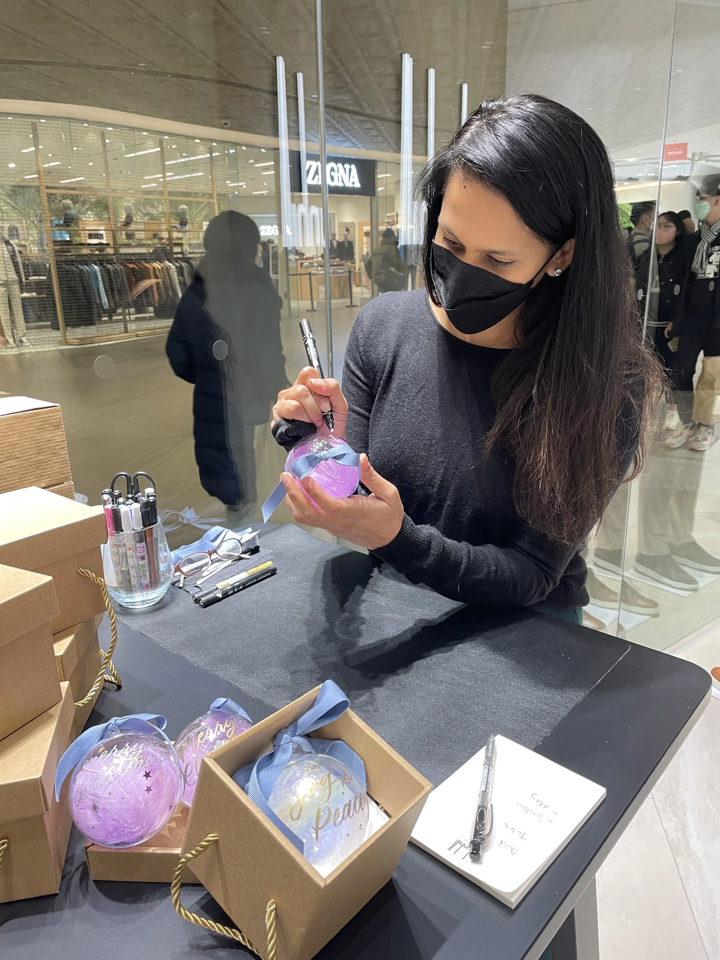 on-site lettering christmas baubles hong kong