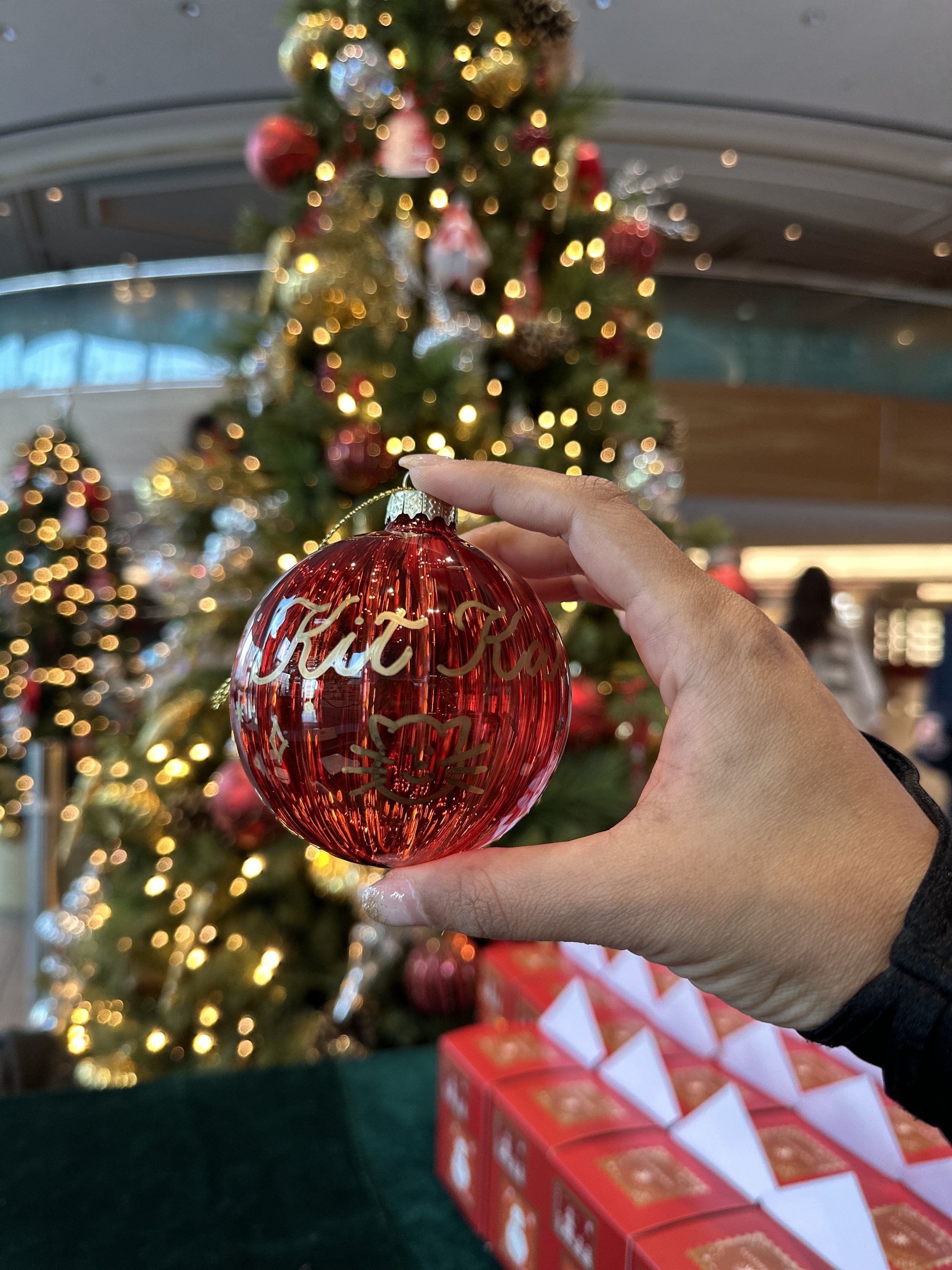 On-site calligraphy on christmas baubles hong kong