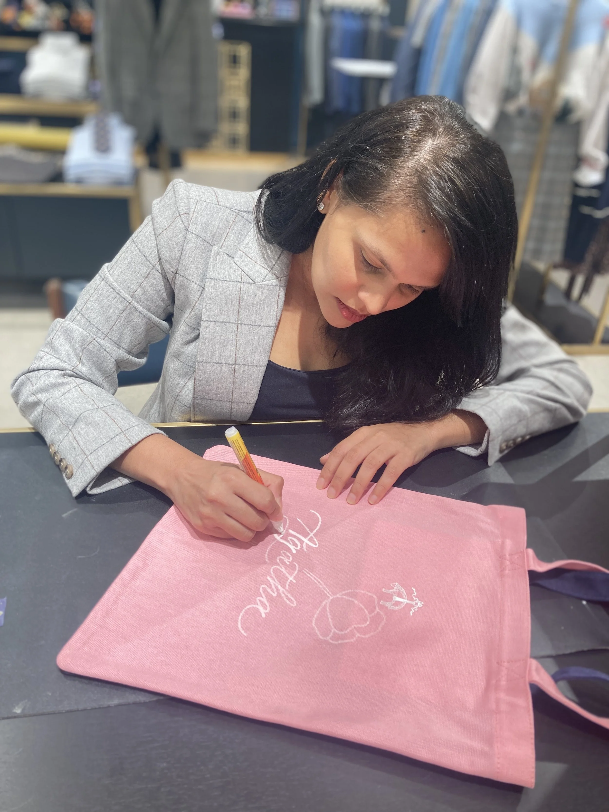 Hong Kong Calligrapher Live personalisation and illustration on tote bags