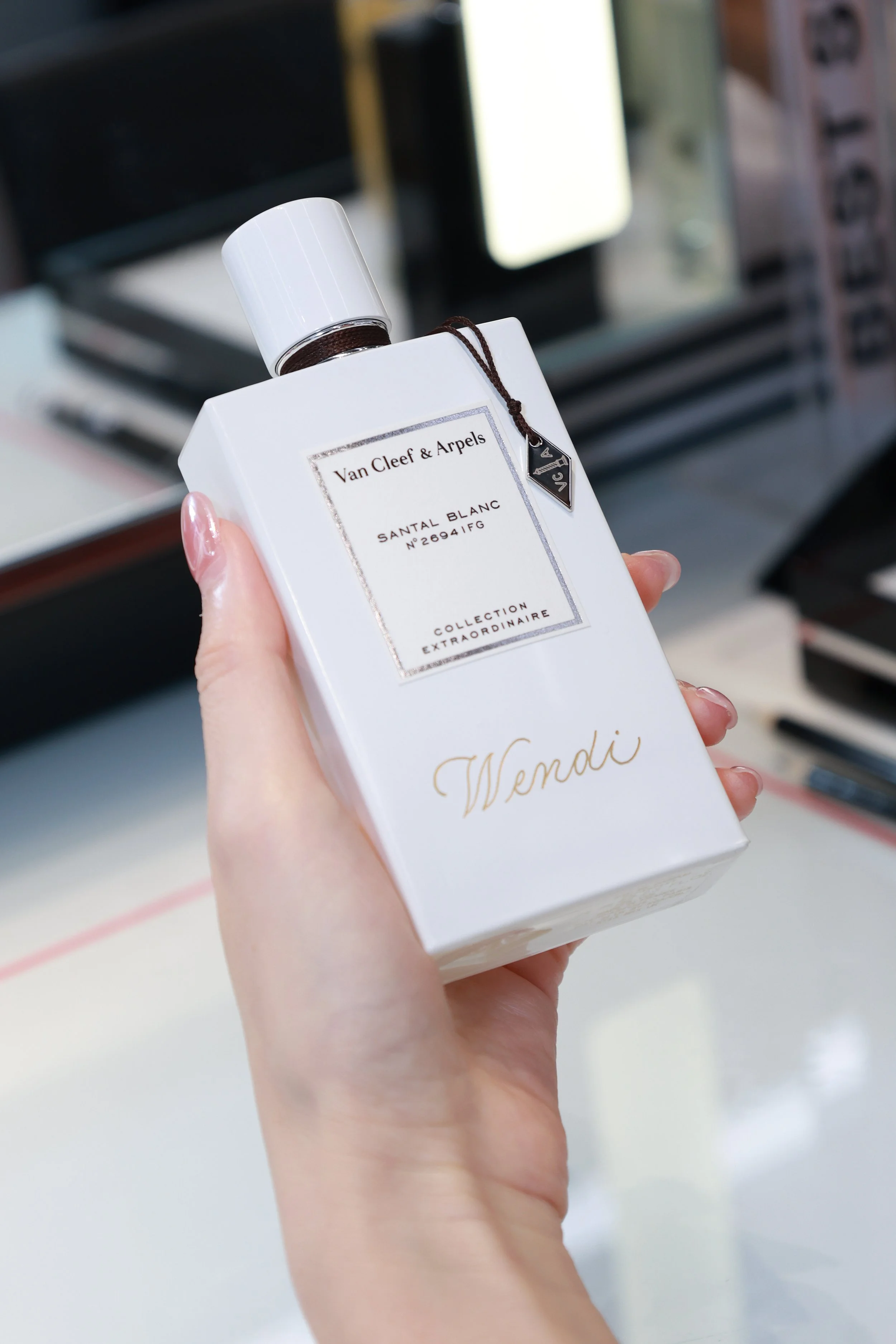 On-site Engraving on Van Cleef and Arpels fragrance at Sephora Hong Kong