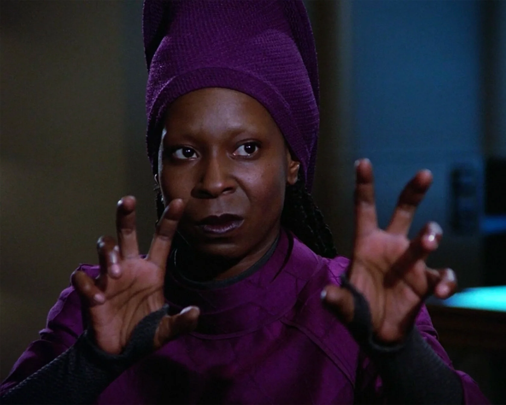 Guinan_reacting_on_Q.jpeg