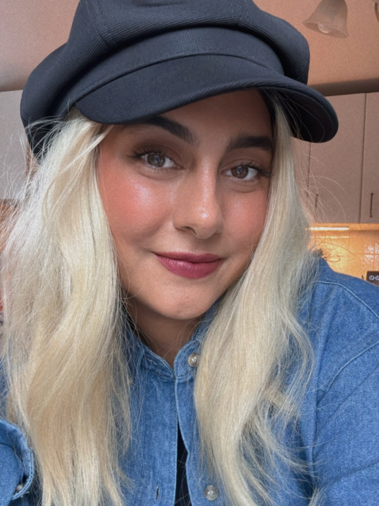 Hello I&rsquo;m Annie, the artist behind the art! 

I&rsquo;m so excited to be exhibiting in my first Winter One Of A Kind Show and will be happily sharing my #OOAKMaker journey along the way

As a full-time artist, there is much that goes into my wo