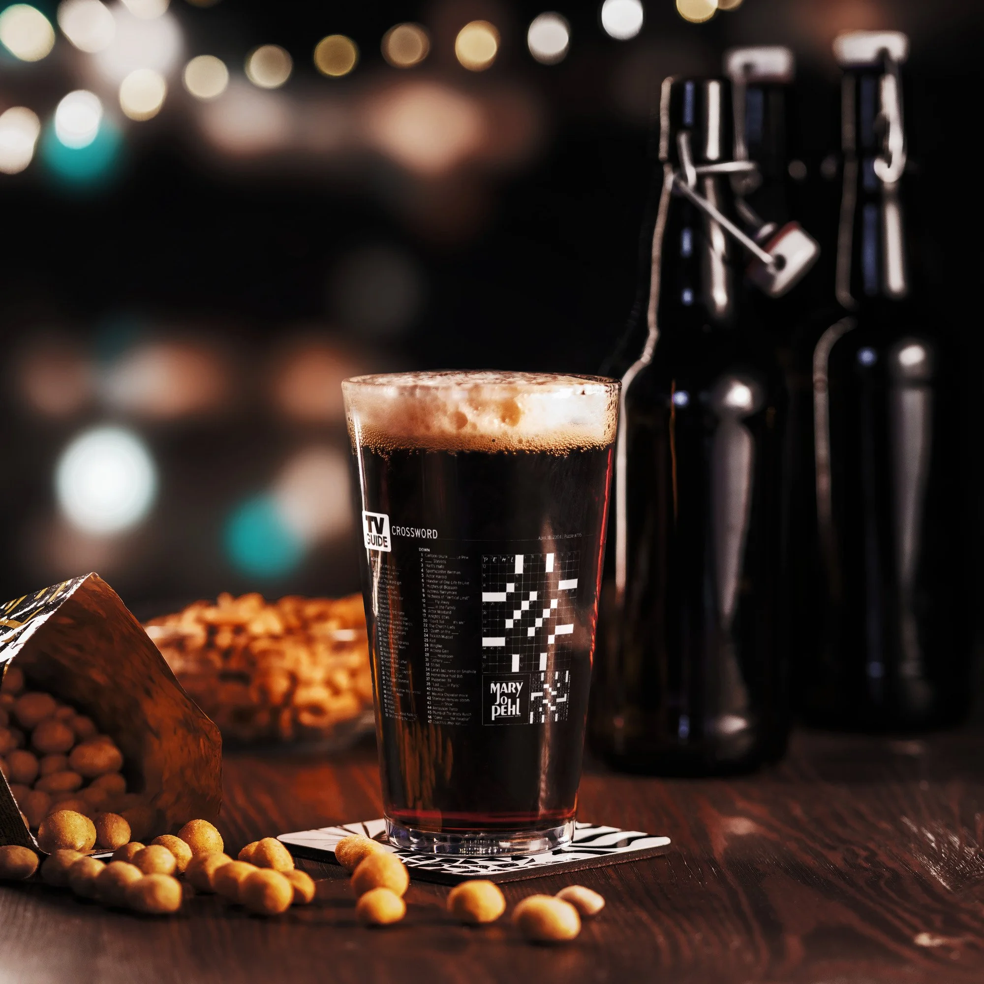 shaker-pint-glass-lifestyle-10-left-479692890.jpg