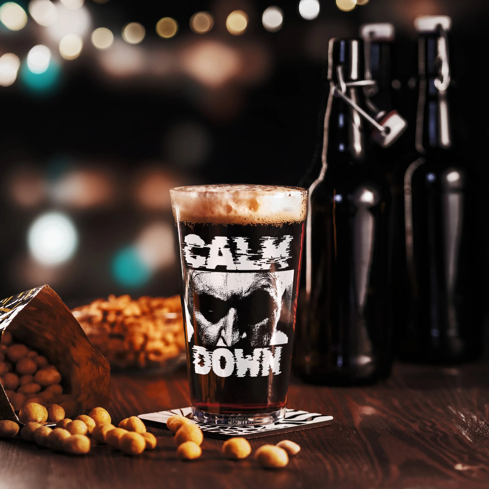 shaker-pint-glass-lifestyle-10-left-479696170.jpg
