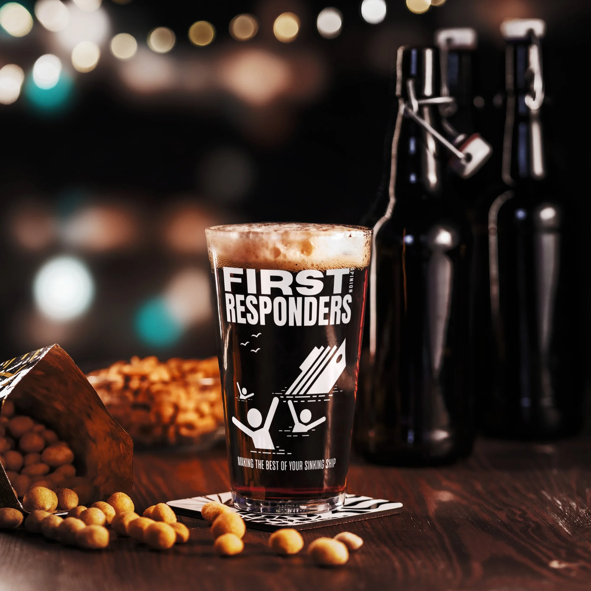 shaker-pint-glass-lifestyle-10-left-479688238.jpg