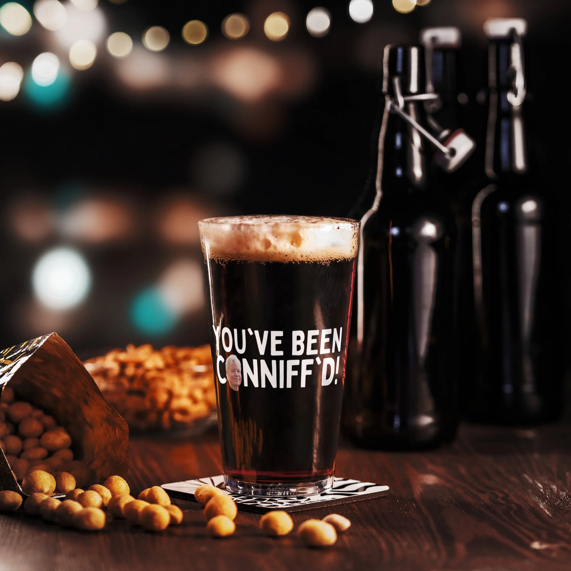 shaker-pint-glass-lifestyle-10-left-479641594.jpg