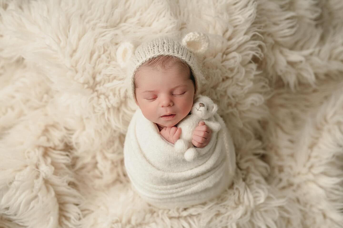 🤍 Now booking newborns due December-June 

#newborn #newbornphotography #newbornphotoshoot #newbornphotographer #rhodeisland #rhodeislandphotographer #rhodeislandphotography #riphotographer #babyphotography #babyphotoshoot #bostonnewbornphotographer