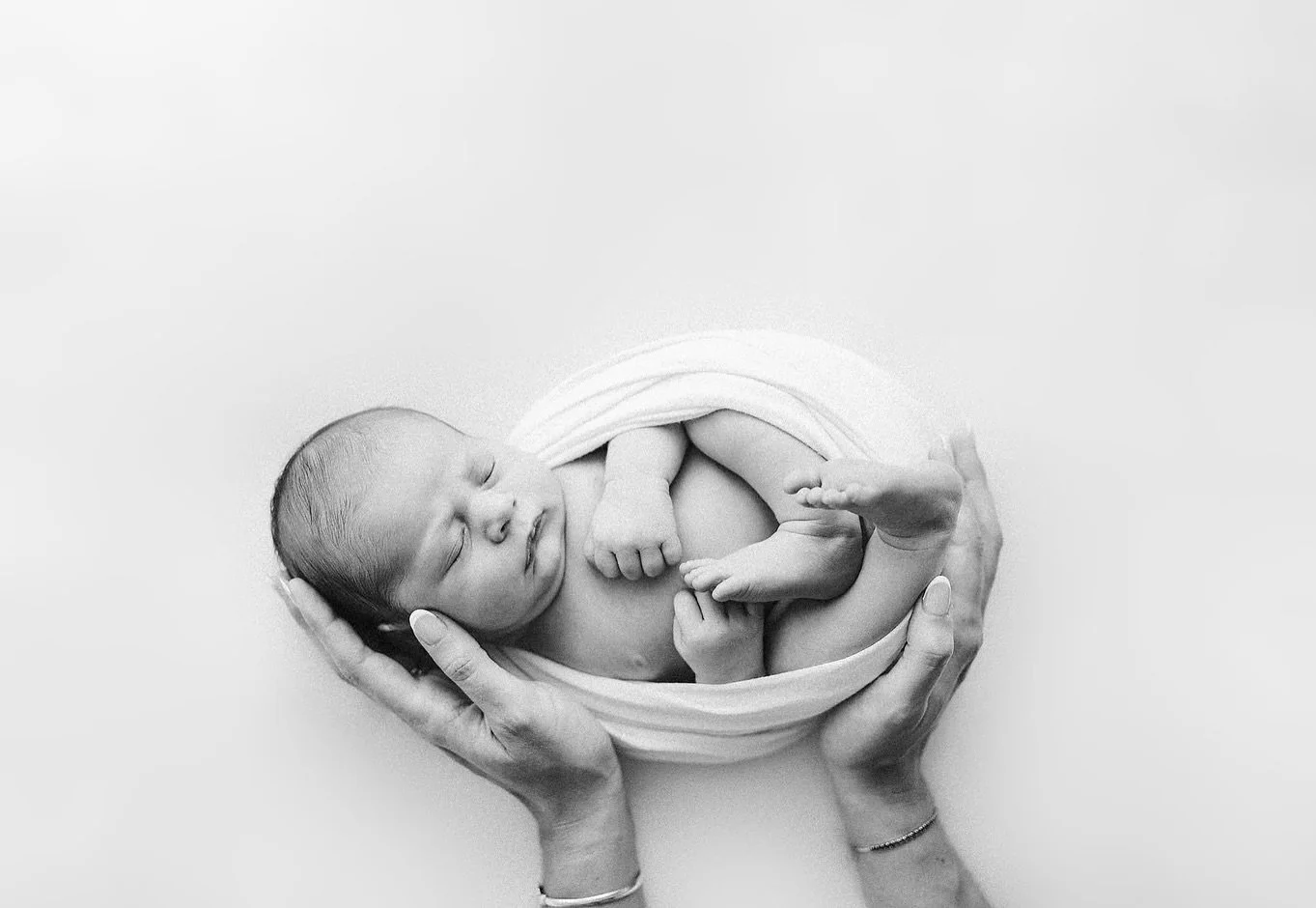 These simple shots will always be my favorite 🤍 Now booking October-April 

#newborn #newbornphotography #newbornphotoshoot #newbornphotographer #rhodeisland #rhodeislandphotographer #rhodeislandphotography #riphotographer #babyphotography #babyphot