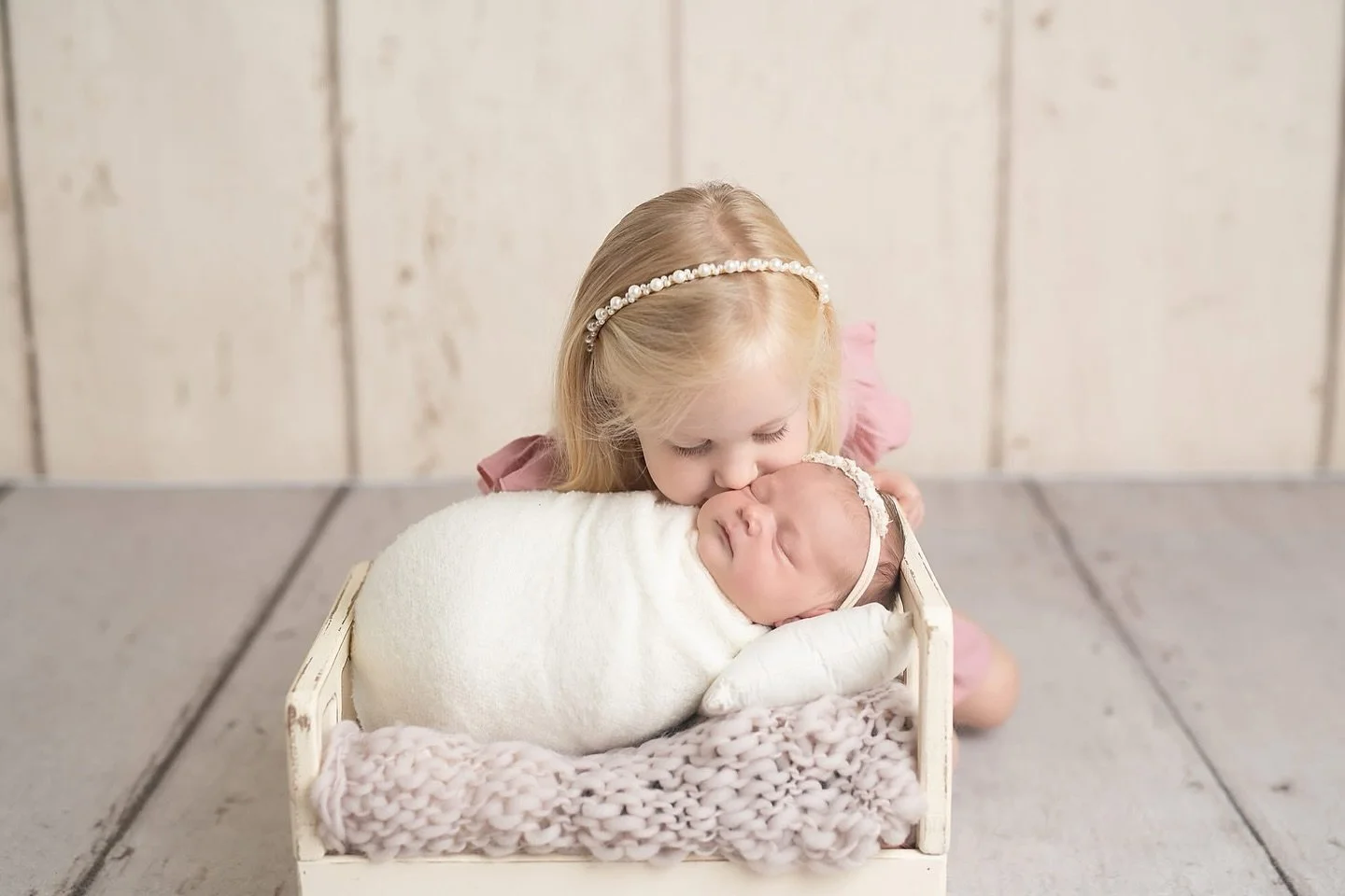 🤍 Now booking October-April 

#newborn #newbornphotography #newbornphotoshoot #newbornphotographer #rhodeisland #rhodeislandphotographer #rhodeislandphotography #riphotographer #babyphotography #babyphotoshoot #bostonnewbornphotographer #bostonnewbo