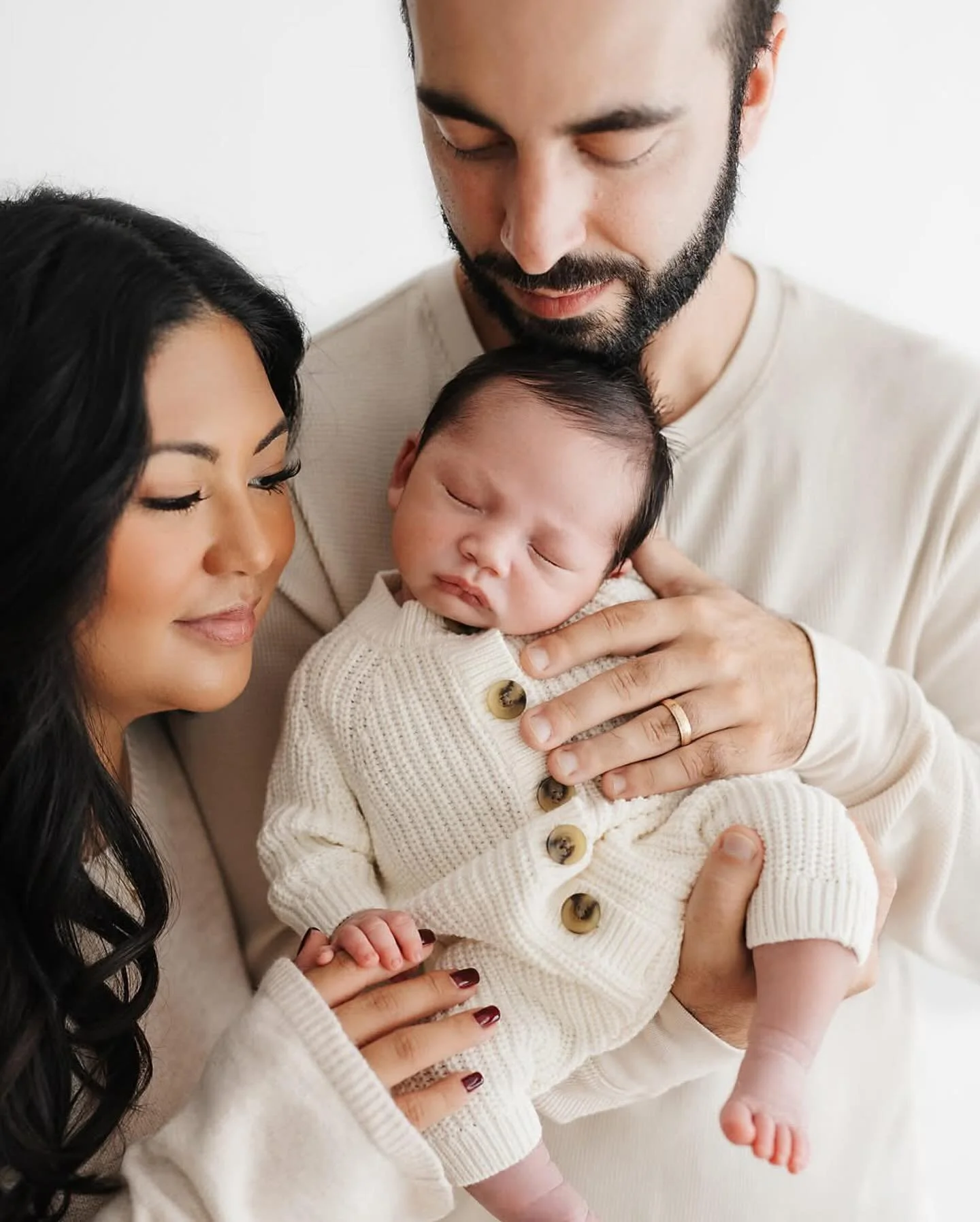 I love everything about this &ldquo;job&rdquo; but one of my favorite things is doing a maternity shoot for a couple, just them, and then seeing them as parents a couple of months later. 🤍 Now booking November-May 

#newborn #newbornphotography #new