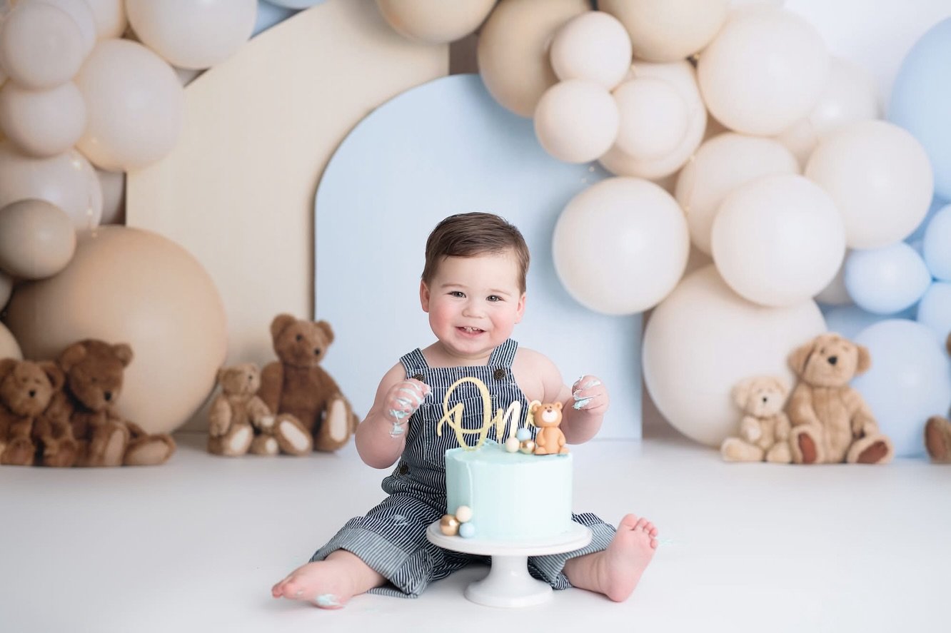 Teddy was such a happy little guy! It was only fitting he had a Teddy themed cake smash 🤍 Now booking February-August

#rhodeislandphotographer #rhodeislandnewbornphotographer #rhodeislandmaternityphotographer #rhodeislandbabyphotographer #rhodeisla