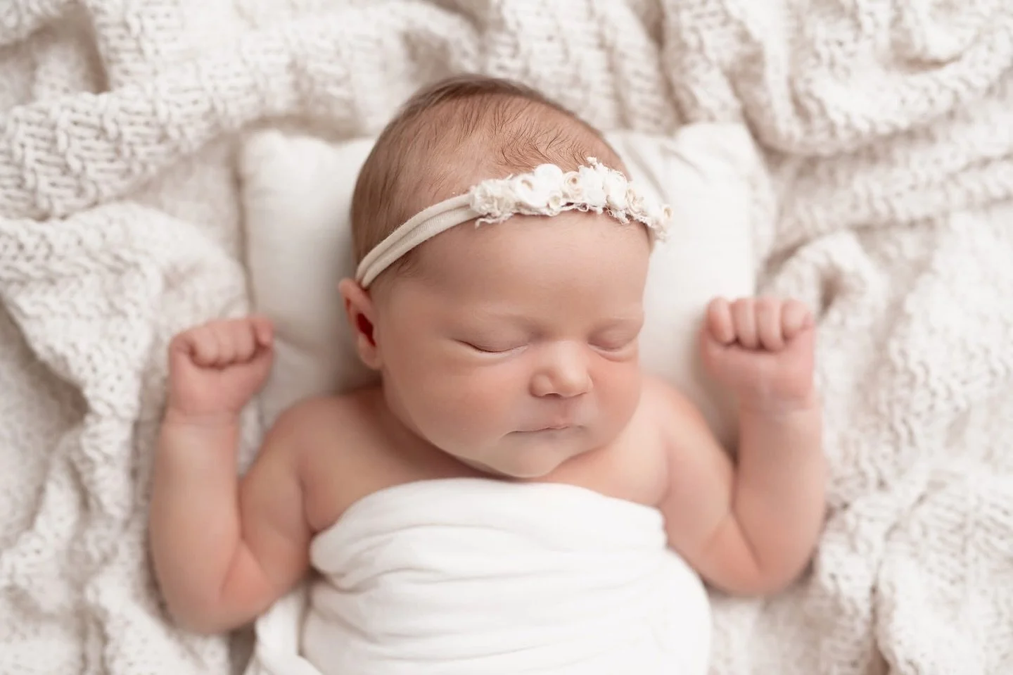 Love relaxed posing so much 🤍 Now booking February-August

#rhodeislandphotographer #rhodeislandnewbornphotographer #rhodeislandmaternityphotographer #rhodeislandbabyphotographer #rhodeislandcakesmashphotographer