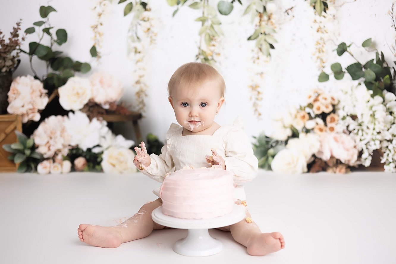 Loved this sweet girls cake smash shoot! 🤍 Now booking March-September

#rhodeislandphotographer #rhodeislandnewbornphotographer #rhodeislandmaternityphotographer #rhodeislandbabyphotographer #rhodeislandcakesmashphotographer