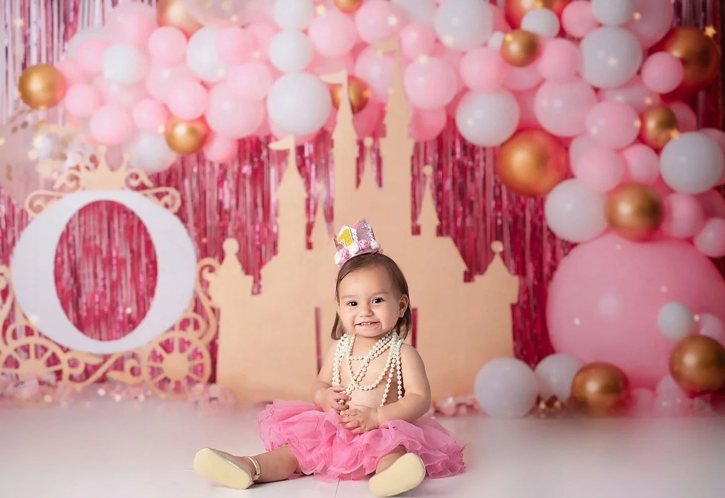 The perfect backdrop for a princess 🤍 Now booking April-October

#cakesmash #rhodeisland #cakesmashideas #cakesmashphotoshoot #rhodeislandnewbornphotographer