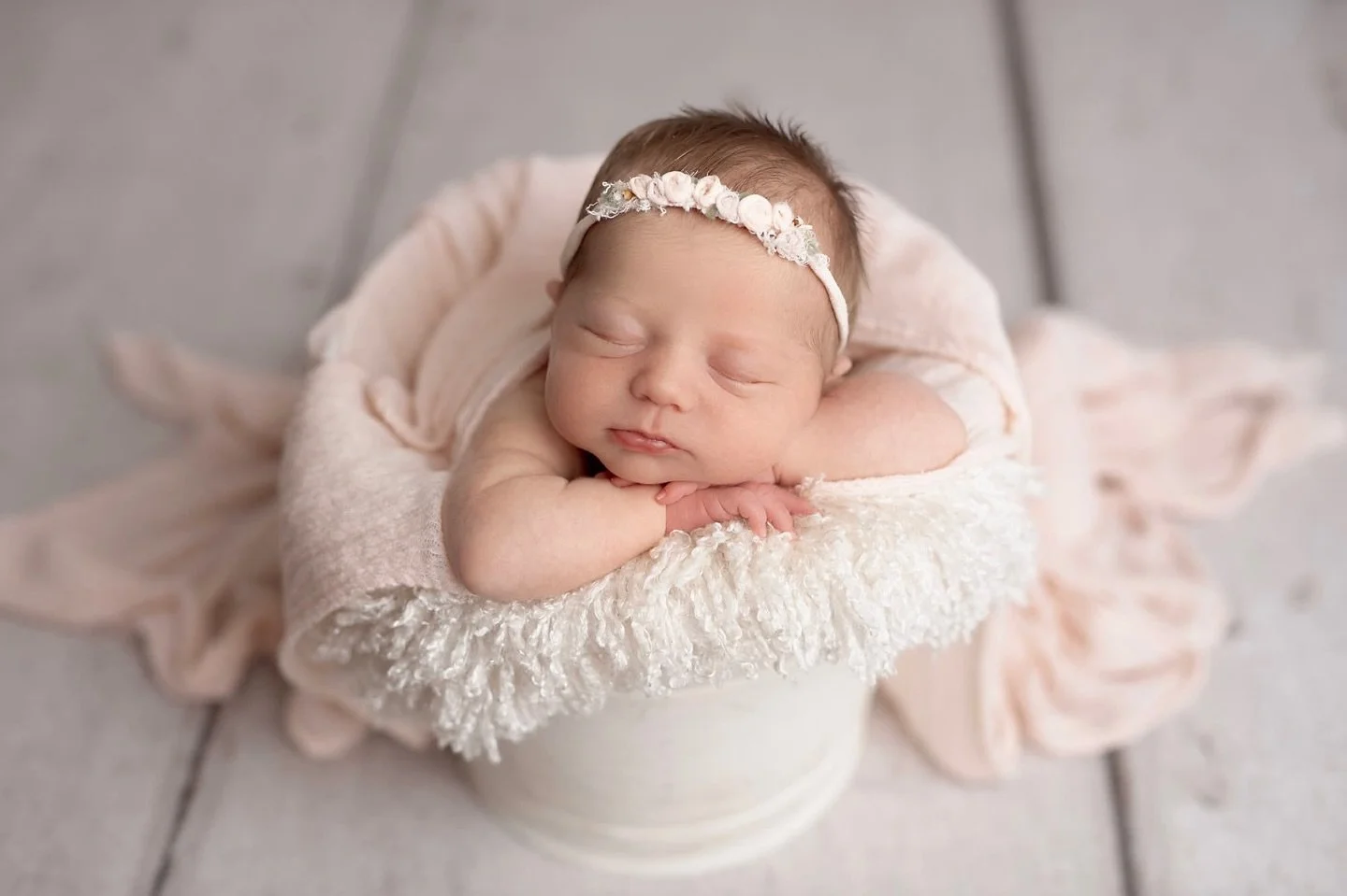 🤍 Now booking April-October

#newbornphotoshoot #babyphotography #rhodeislandbabyphotographer #rhodeislandnewbornphotographer #rhodeislandmaternityphotographer