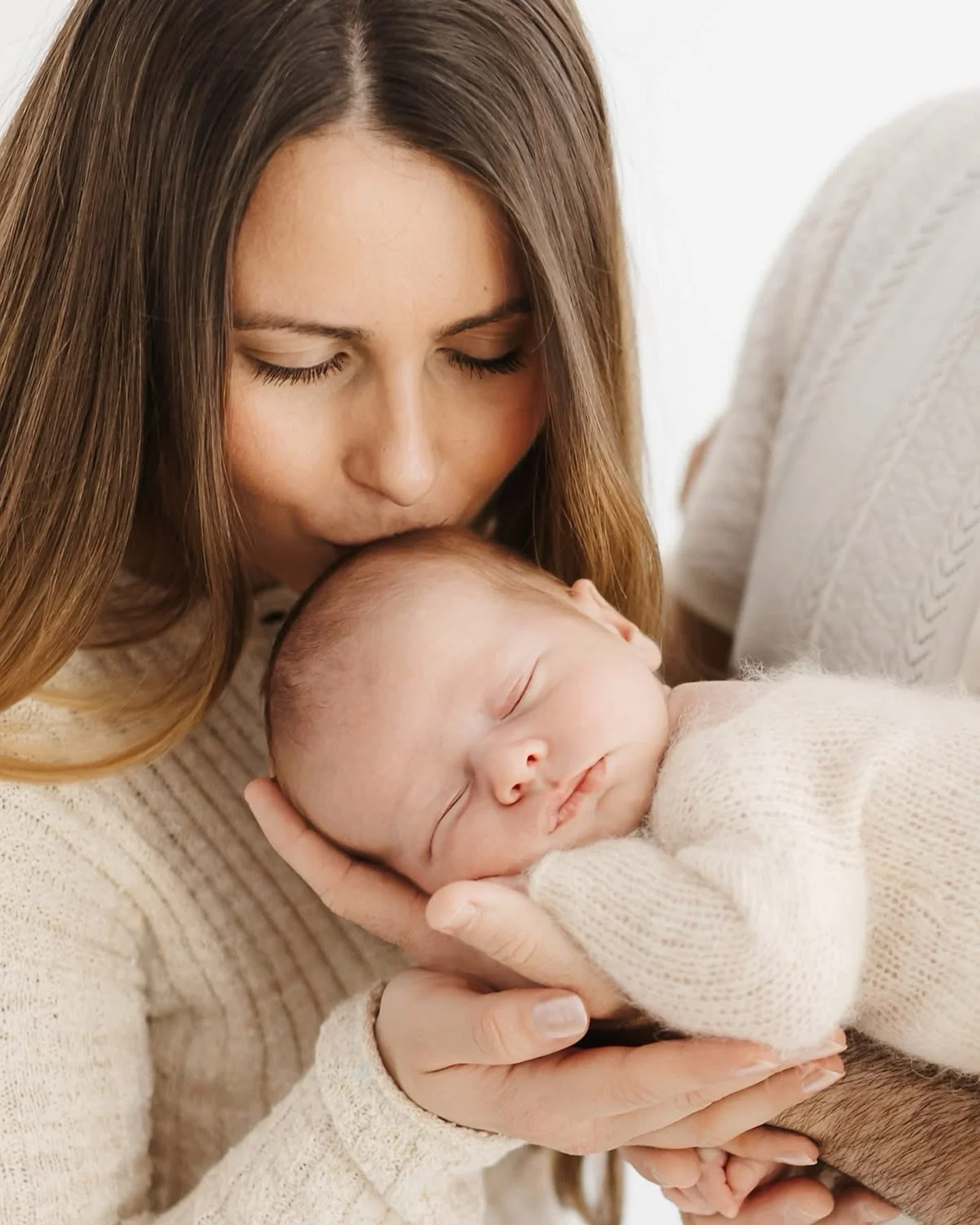 Happy Mother&rsquo;s Day 💕🤍 Now booking May-November

#newbornphotoshoot #babyphotography #rhodeislandbabyphotographer #rhodeislandnewbornphotographer #rhodeislandmaternityphotographer