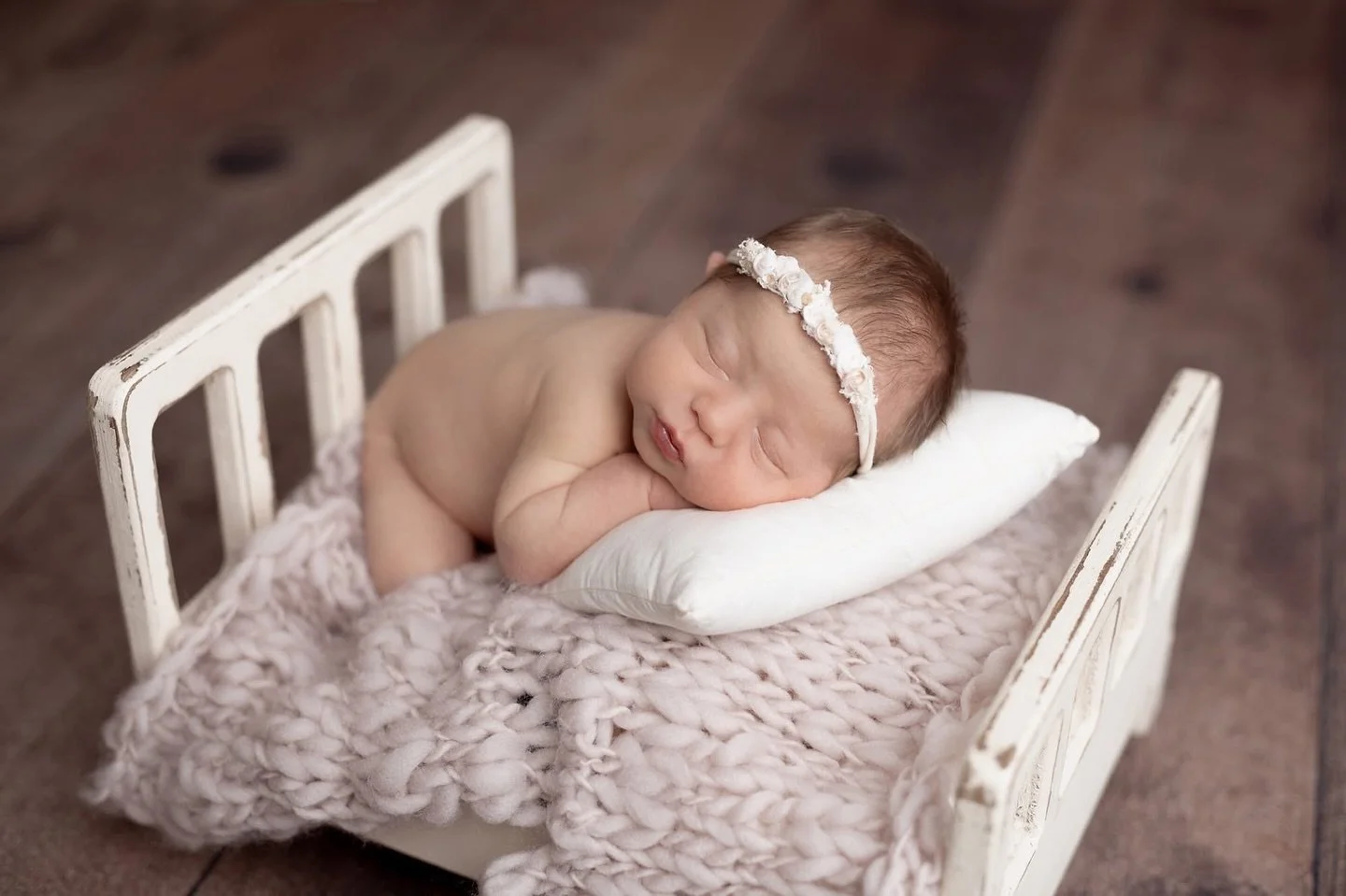 🤍 Now booking May-November

#newbornphotoshoot #babyphotography #rhodeislandbabyphotographer #rhodeislandnewbornphotographer #rhodeislandmaternityphotographer