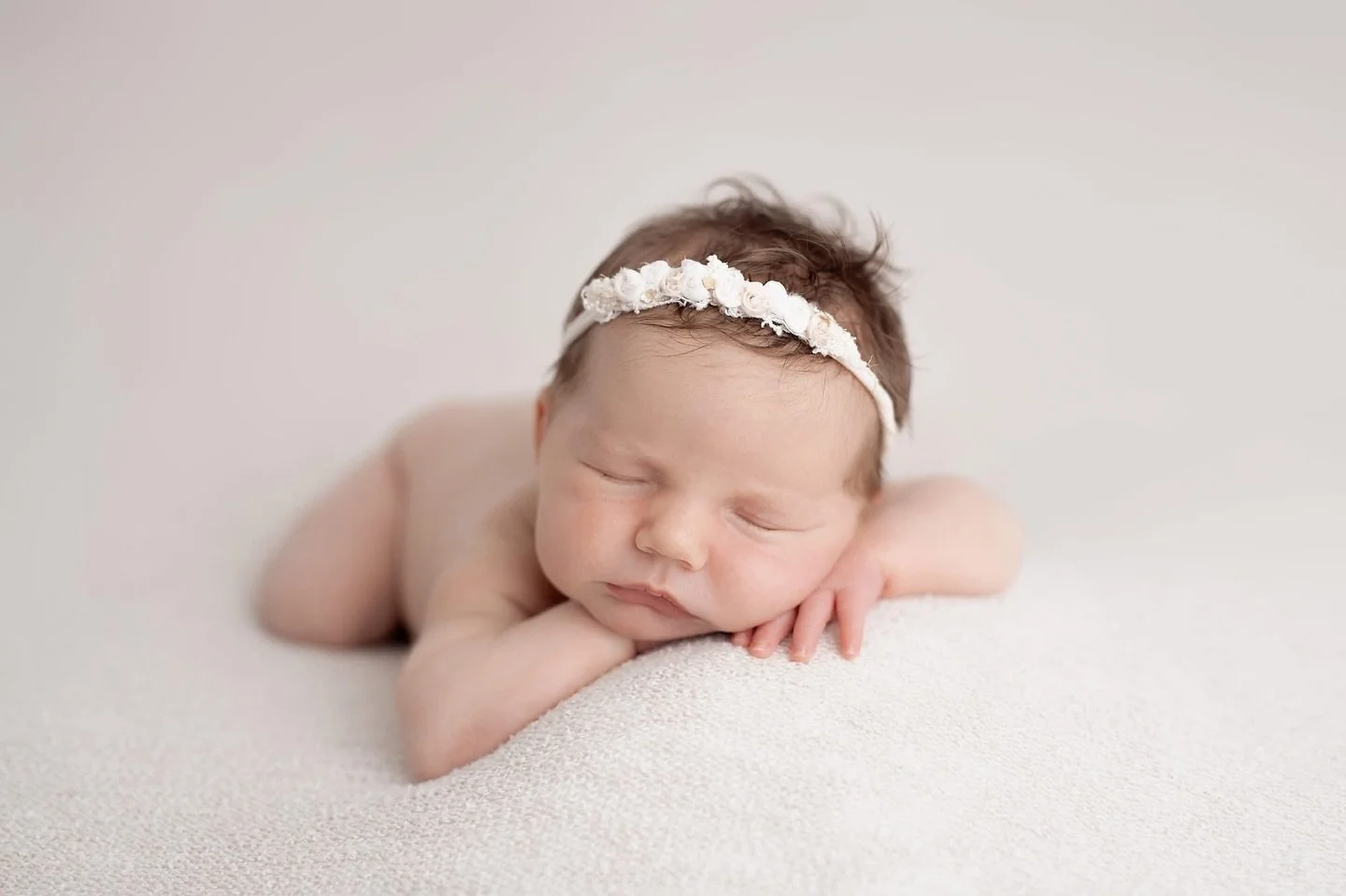 🤍 Now booking May-November

#newbornphotoshoot #babyphotography #rhodeislandbabyphotographer #rhodeislandnewbornphotographer #rhodeislandmaternityphotographer