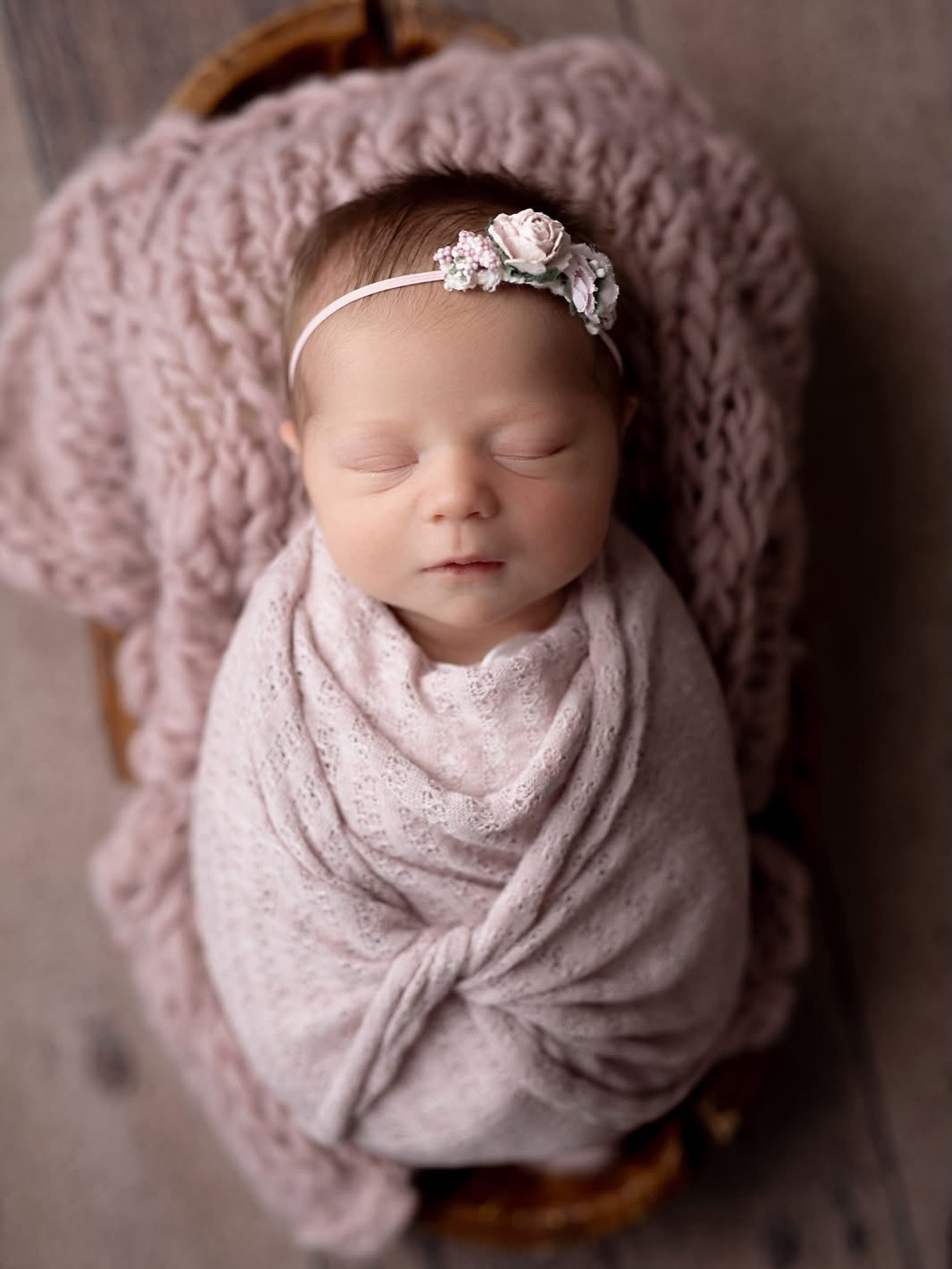 🤍 Now booking June-December

#newbornphotoshoot #babyphotography #rhodeislandbabyphotographer #rhodeislandnewbornphotographer #rhodeislandmaternityphotographer