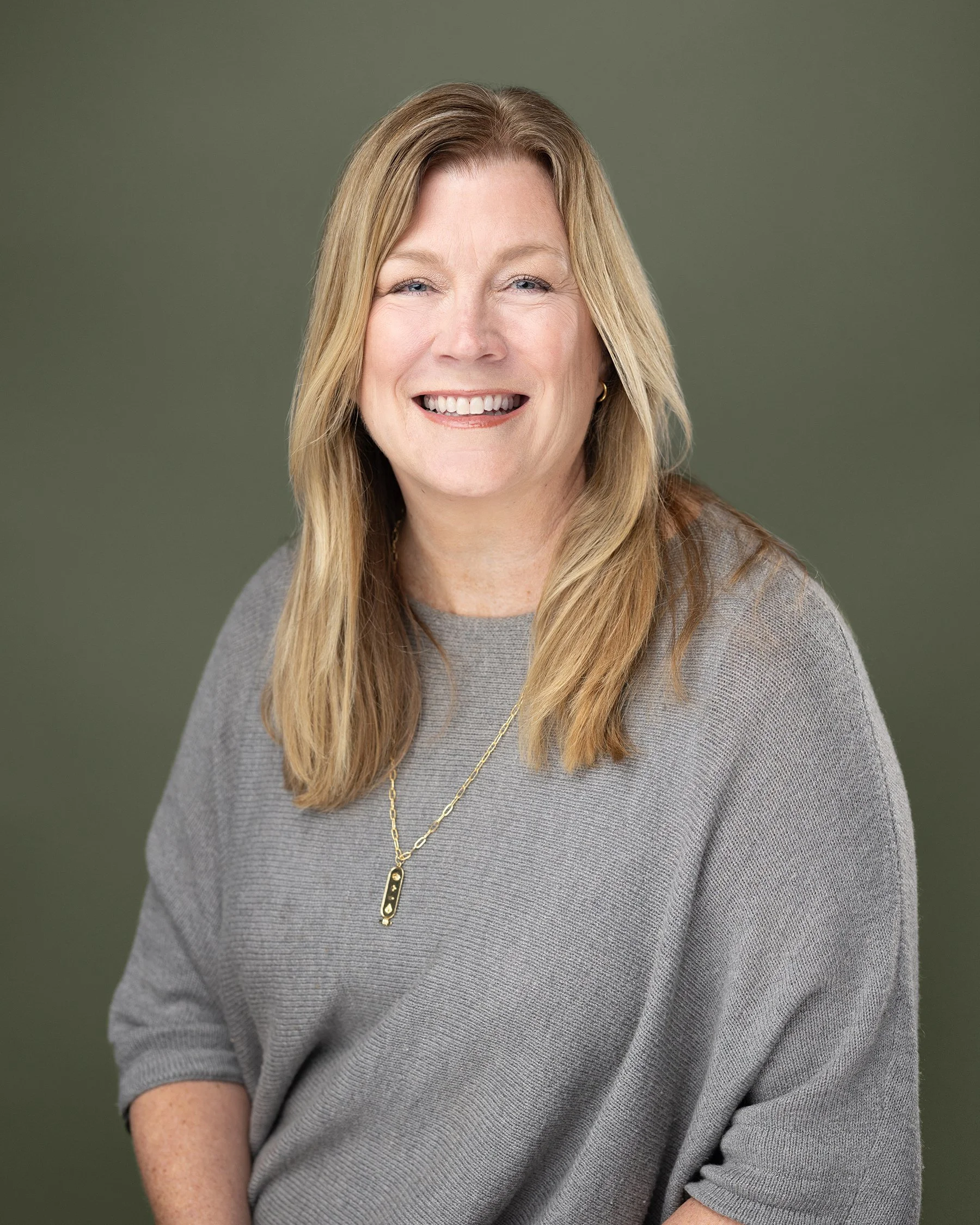 JustinaLeePhotography_022_2w_skokie_headshot_villagehall_chicago_city_employee.jpg