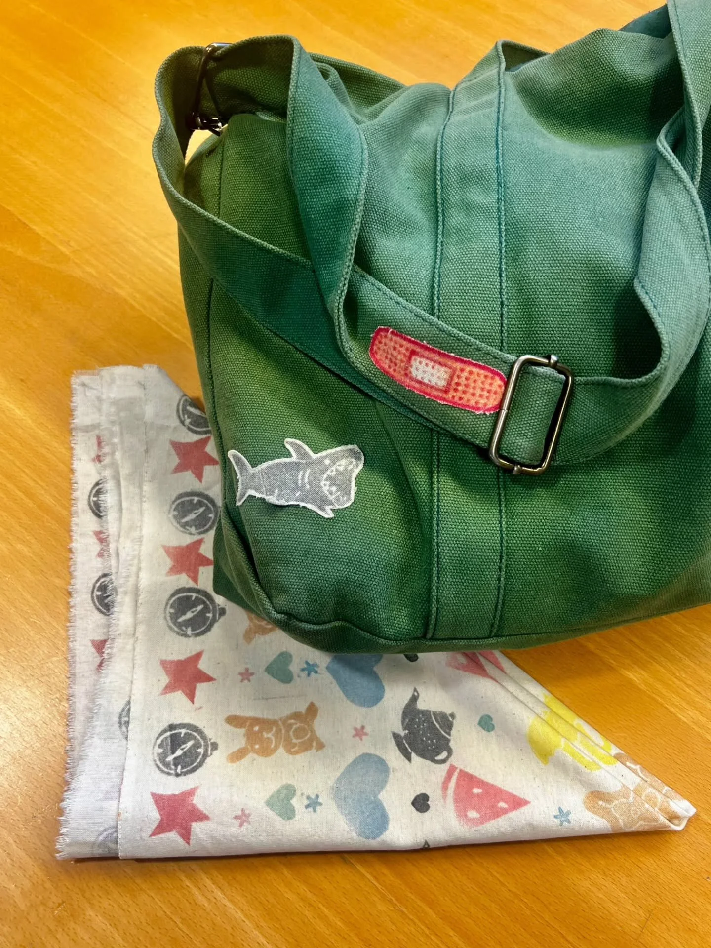 Join us for some patch making! 

Design your own custom patch! We'll provide canvas patches with iron-on backing, along with fabric markers, fabric pastels, and sewing supplies to turn your ideas into wearable art. 

Thursday, November 13 
3:30 pm to