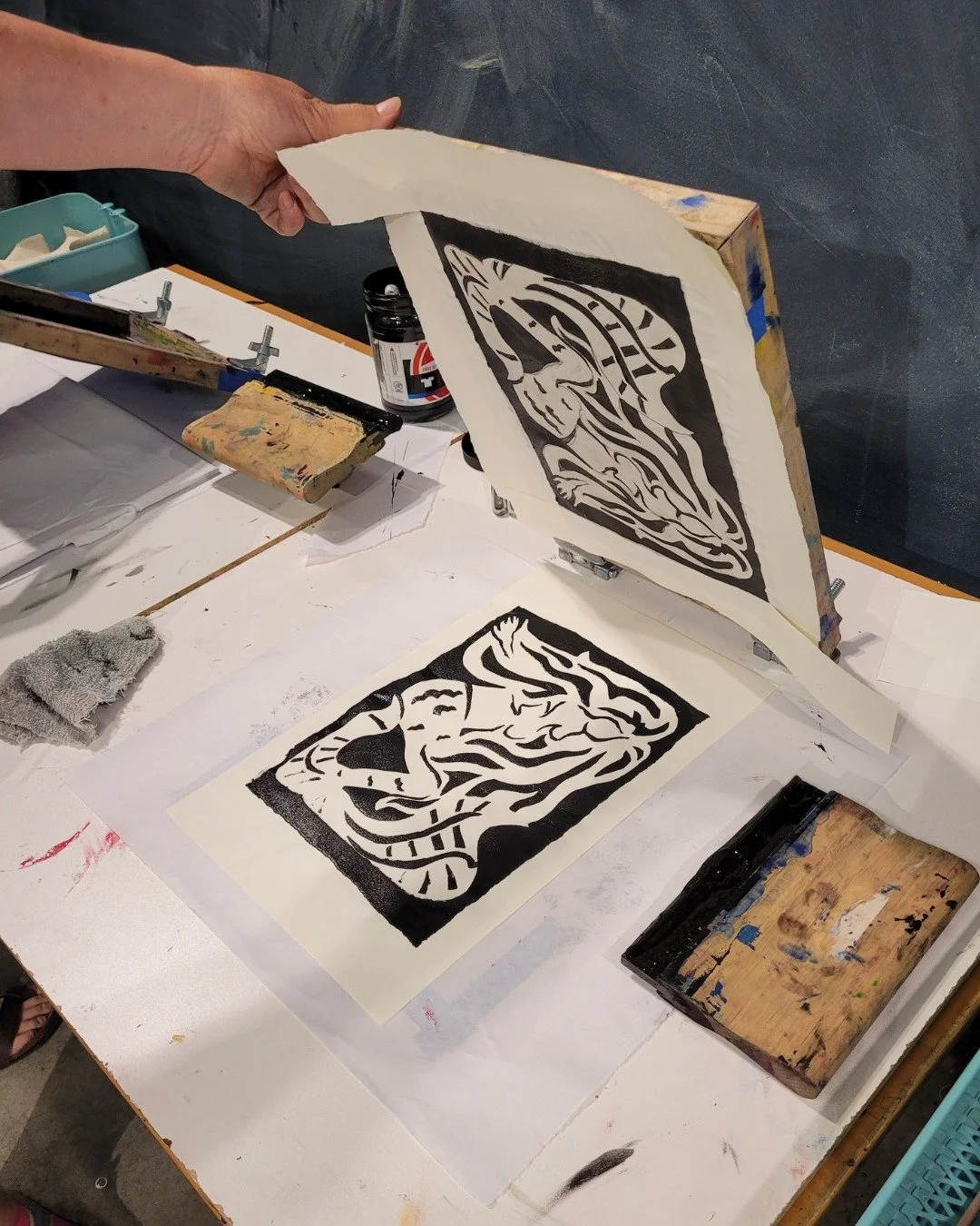 Join us for an introductory screen printing workshop! 

Participants will be introduced to the tools and techniques of screen printing and guided through a demonstration of how to create a print using paper stencils. Any level of experience is welcom