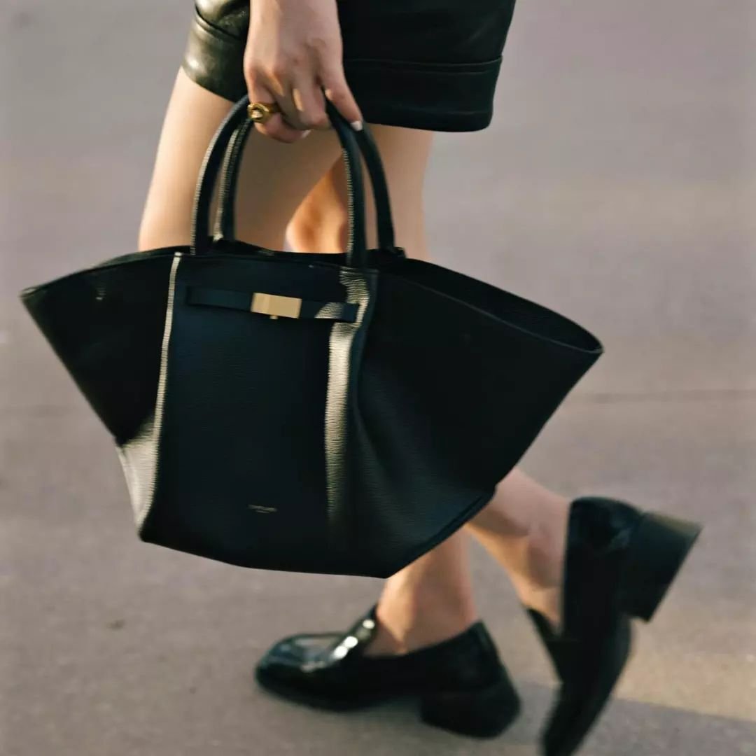 Longchamp Black Coated Canvas Leather Trim Zip Tote Purse size Large