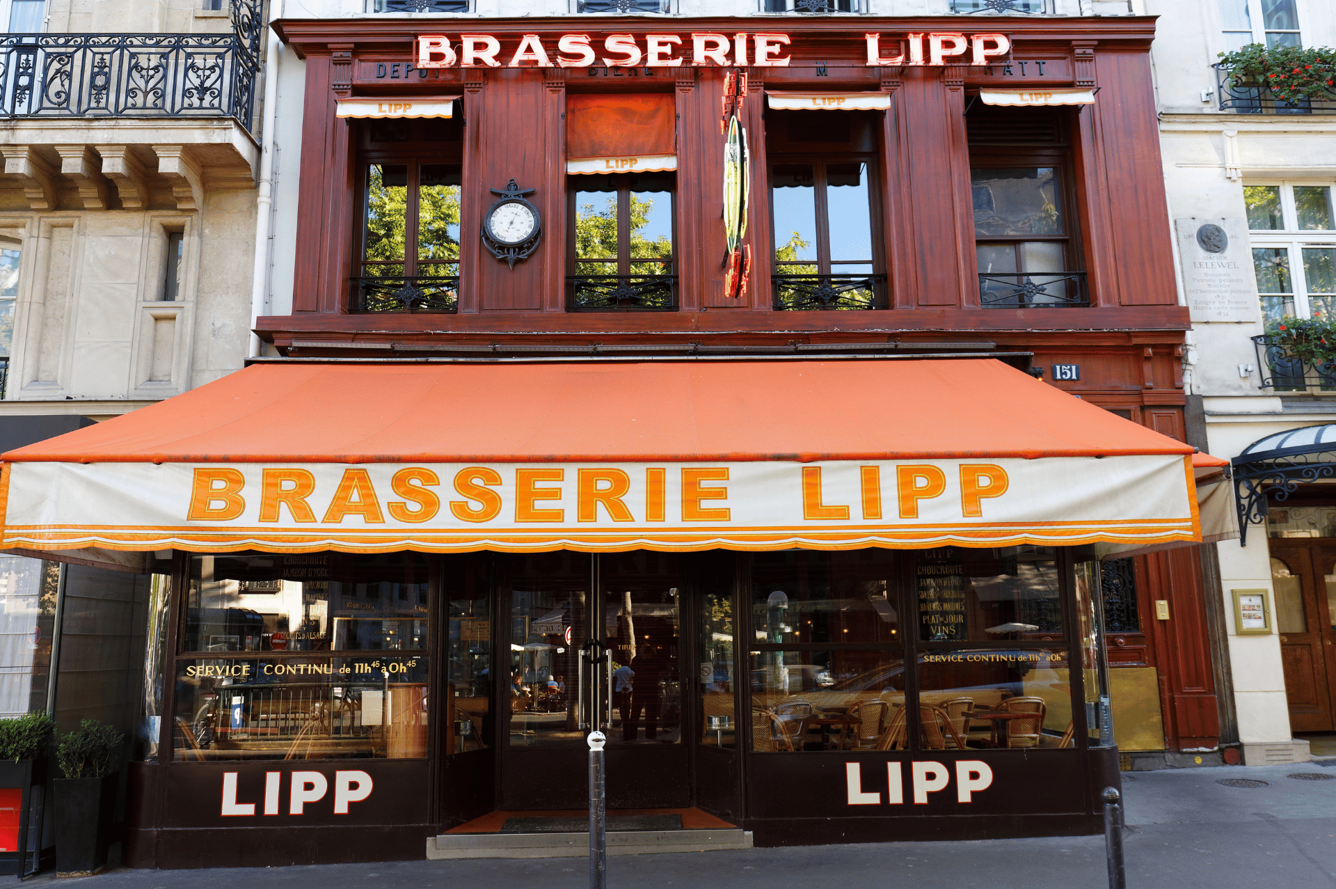 most famous cafes in paris