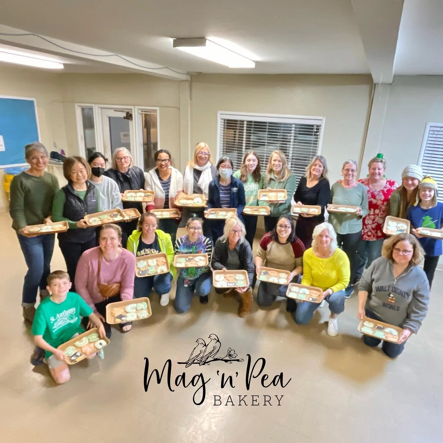 20 @cake4kids volunteer bakers in Sacramento, 3 friends and a volunteer baker as support @tripletreatcookies all helped make last night&rsquo;s Luck of the Irish class with @magnpeabakery a fun and successful cookie decorating event. I was so impress