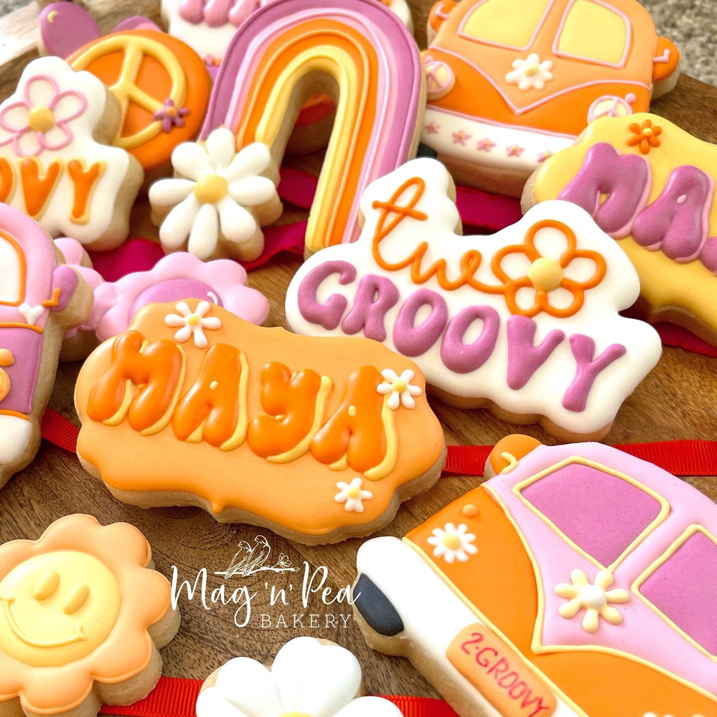 A happy cake always goes best with happy cookies. I adore these vibrant colors and theme.

#magnpeabakerycookies 
#magnpeabakery 
#twogroovy 
#customcookiessacramento 
#decoratedcookies 
#personalizedcookies 
#cookiesofsacramento 
#twogroovycookies 
