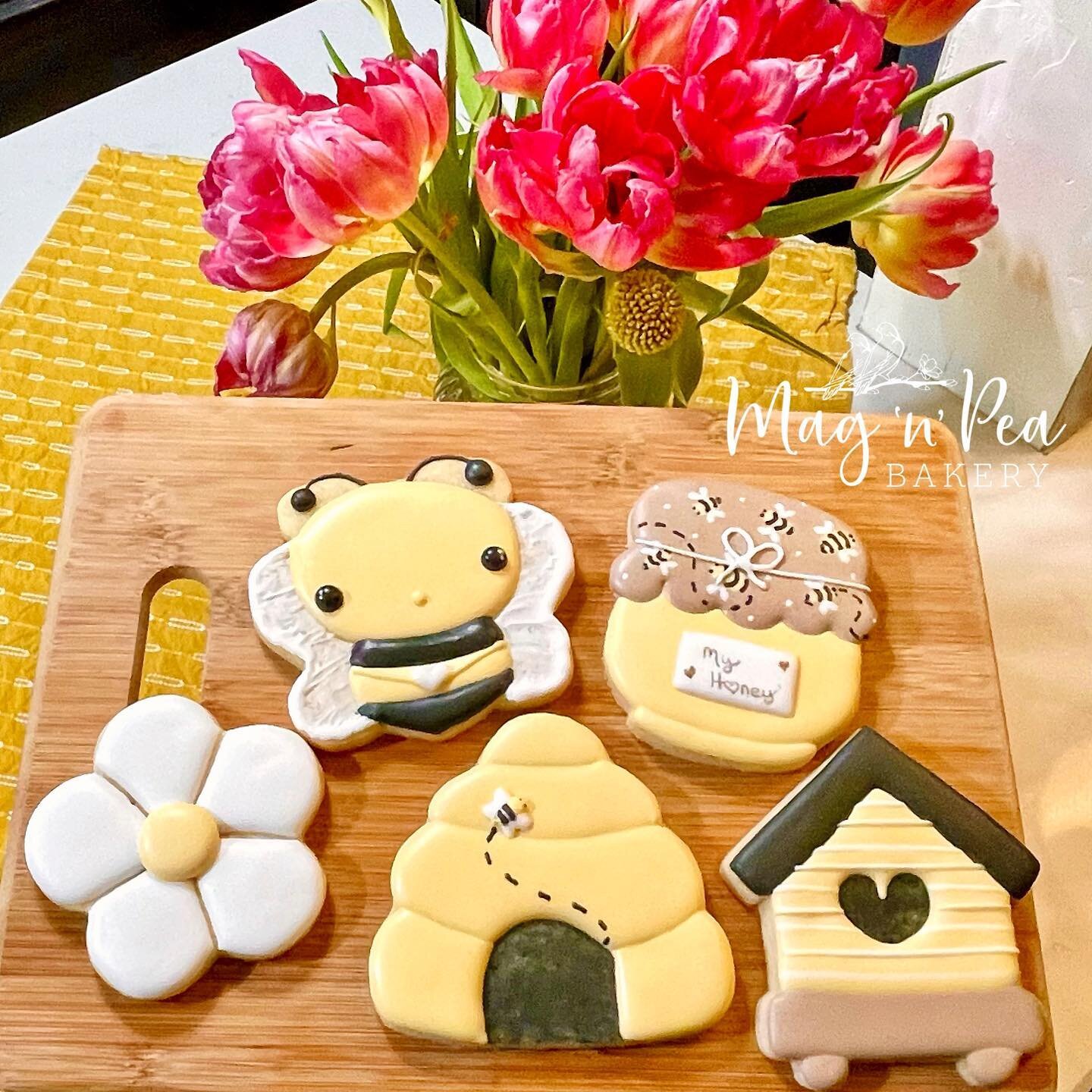 I had so much fun hosting the Honey Bee cookie decorating class this past weekend. Everyone walked away with super cute cookies and all had a unique touch that made them personal.

What I really love though is how people will come in completely skept