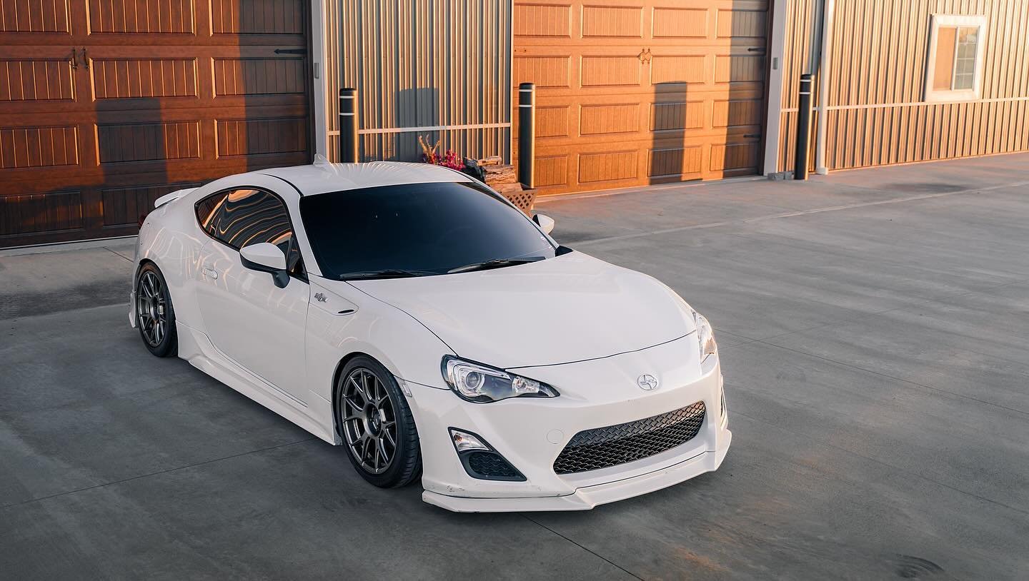 Cars during sunset are the perfect combo

Went out with @frs.reece for a shoot a few weeks ago. Felt good to go out shooting again. A POV of the shoot is up on my channel. Tap the link in the bio. Comment your favorite photo!
#scion #frs #pov #pplsme