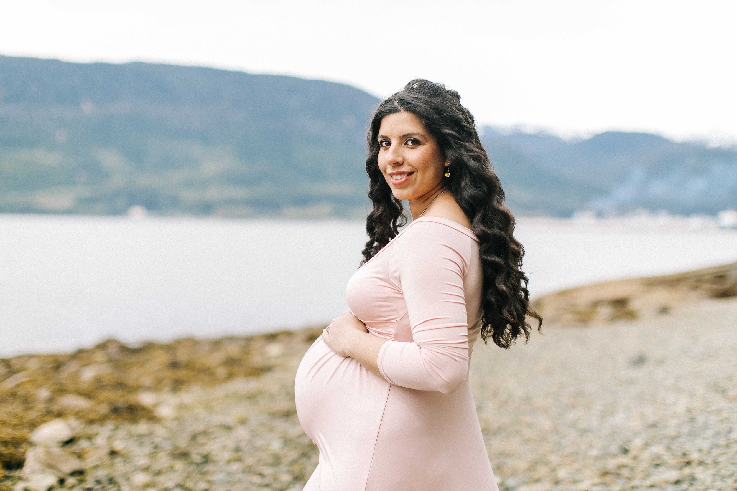 maternity_session_at_the_beach_ terrace_bc.jpg
