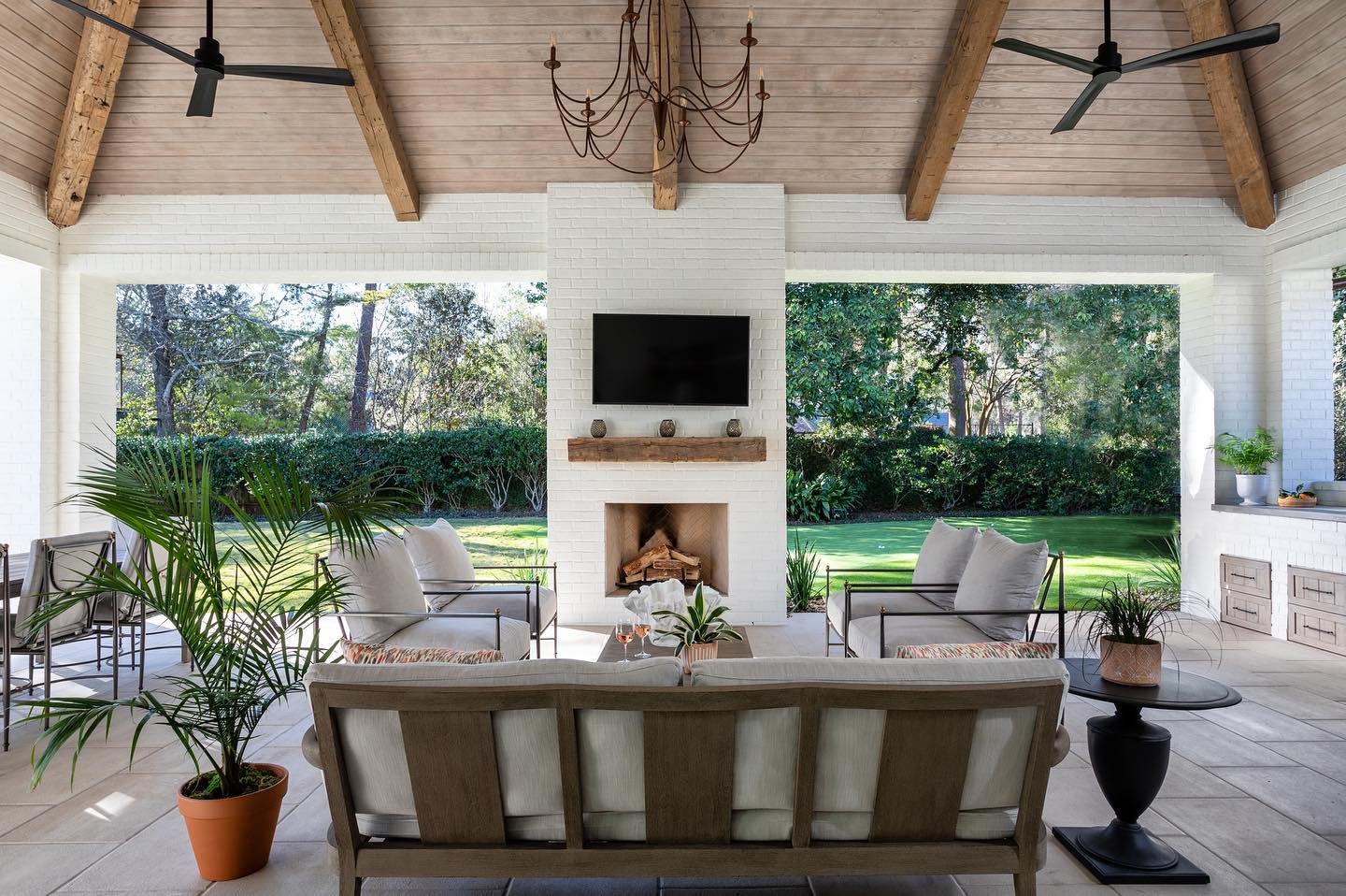 Shasta 🏠
We create a beautiful outdoor experience, check out this amazing space. 

Builder: @goodchildbuilders 
Interior Designer: @eg_interiors 

#design #architect #outdoors #building #space #love #asi-design #luxuryhomes #instadaily #builder #pho