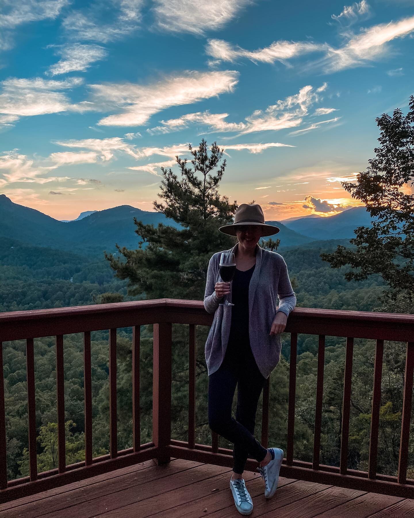 just another picture of me drinking wine and watching the sun set🍷🌞🙌🏼