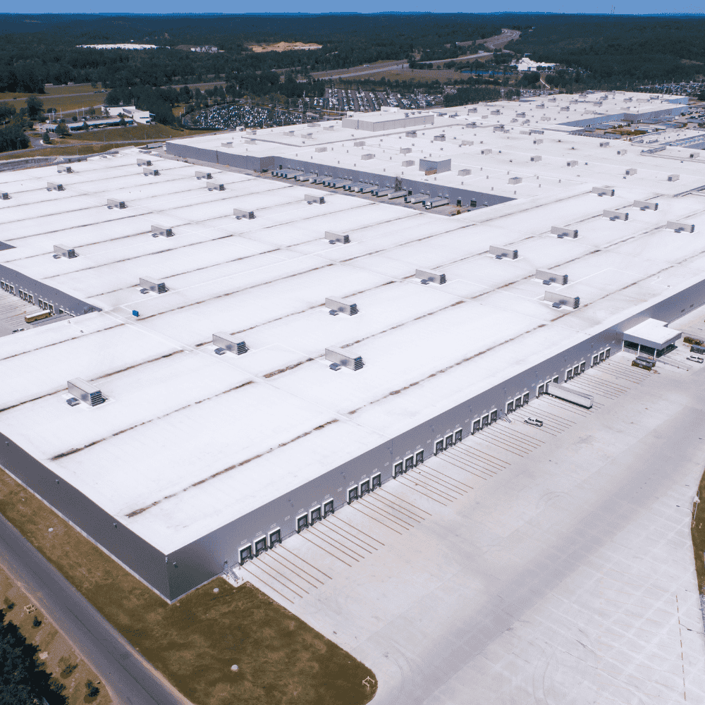 The benefits of flat roofing extend beyond aesthetics, contributing to energy efficiency, ease of maintenance, and cost-effective roof installation.