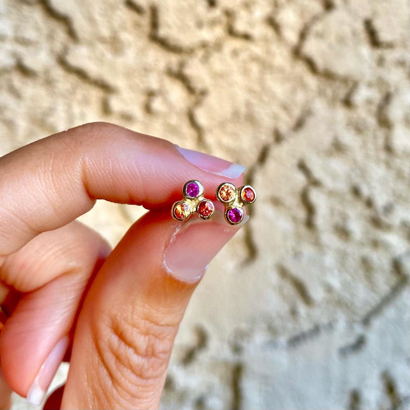 The Sunset Bubbles! 🌅✨

Clusters of mixed peachy-pink sapphires for those days where your jewelry layers call for warm tones and a delicate style!

They&rsquo;re definitely brightening up these May gray mornings we&rsquo;ve been having. Perfect litt