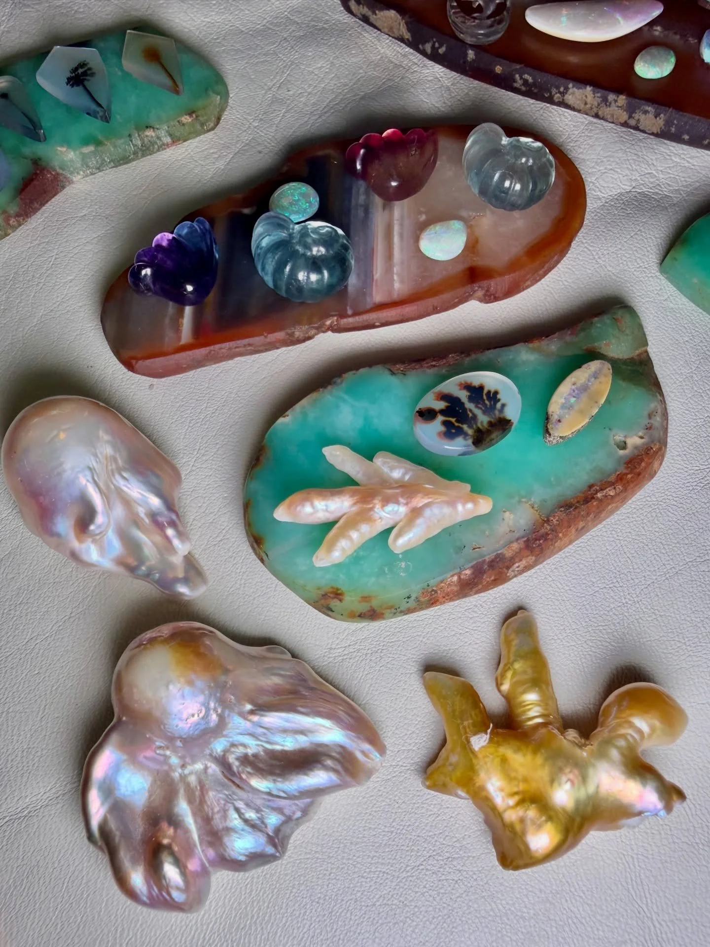 Tucson treasures, Part ✌🏼

While a few of these have been scooped up for custom designs this week, I&rsquo;m just so excited to share more of the photos @thebobring took when we got home from Tucson 💙 

I went to Tucson with an open mind and high h