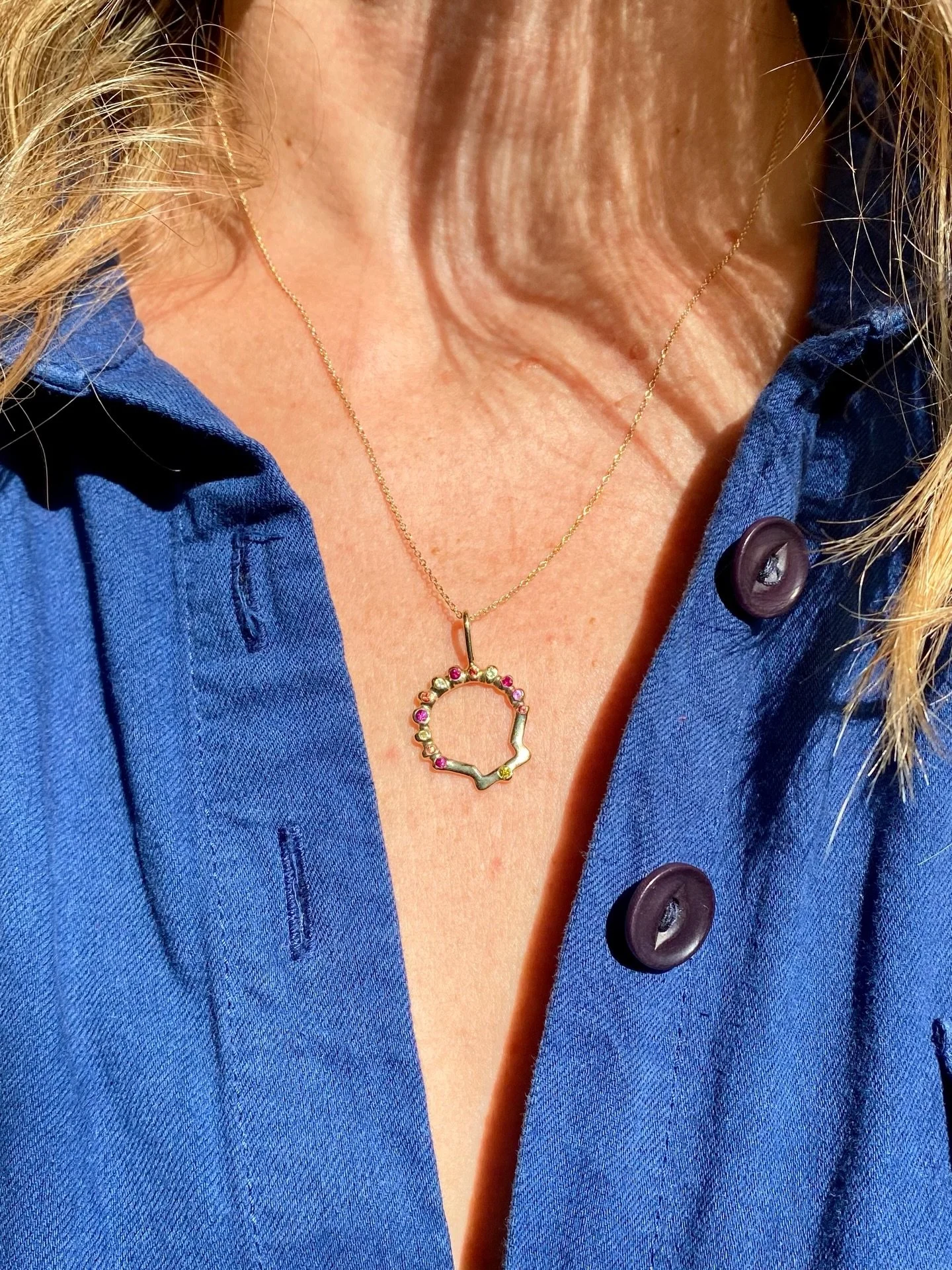 When a lover of ocean blues falls for sunset hues 🧡🩷💛

These fancy pink, peach, and yellow sapphires are so vibrant and beachy&hellip; they truly feel like a fiery sunset. And with the days stretching longer and Spring nearly upon us, it&rsquo;s t