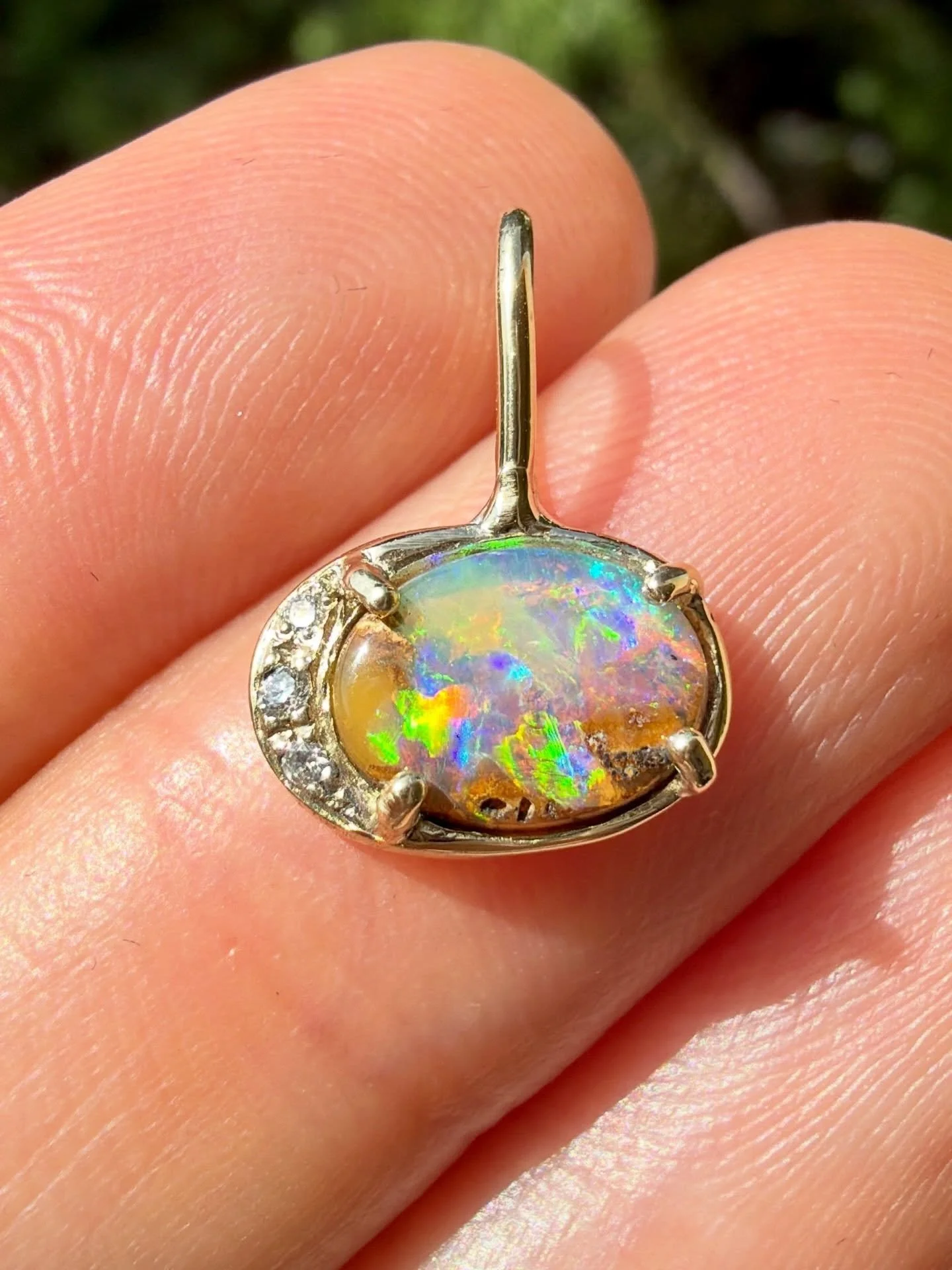 The Mini Tide Pools charm is here to celebrate Earth Day with the flashiest of rainbow hued opals. 

This beauty carries the feeling of the tropics 🦩🐠🪼with sparkling ocean hues and shades of the sunset all in one! It&rsquo;s like a wearable tide p