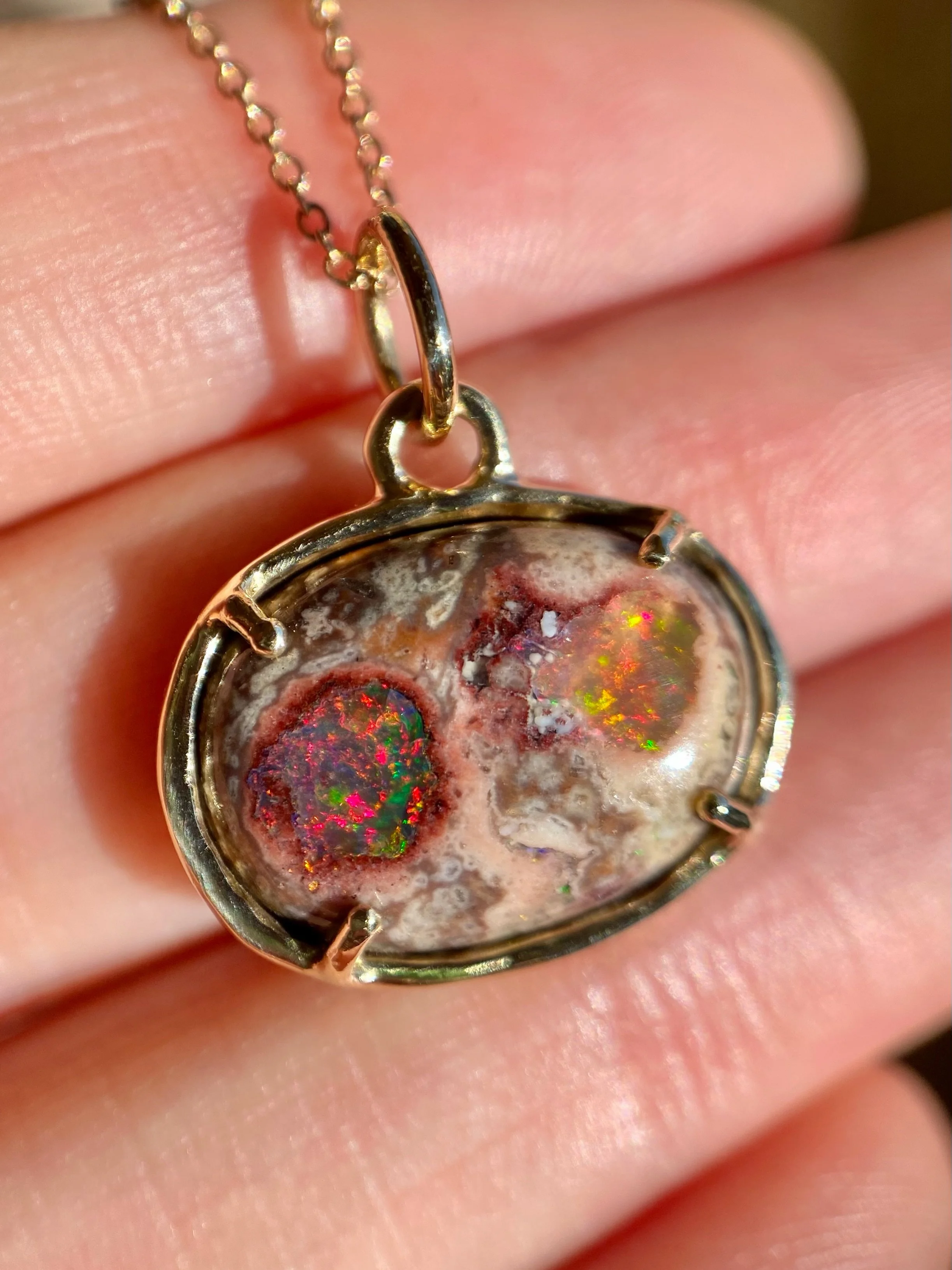 October is for opals, and especially when they remind us of our favorite childhood alien friend 👽☝🏼🚨 Who didn&rsquo;t want their own E.T. friend growing up?! E.T. phone home forever!! 

The perfect Halloweenie charm that&rsquo;s not too on the nos