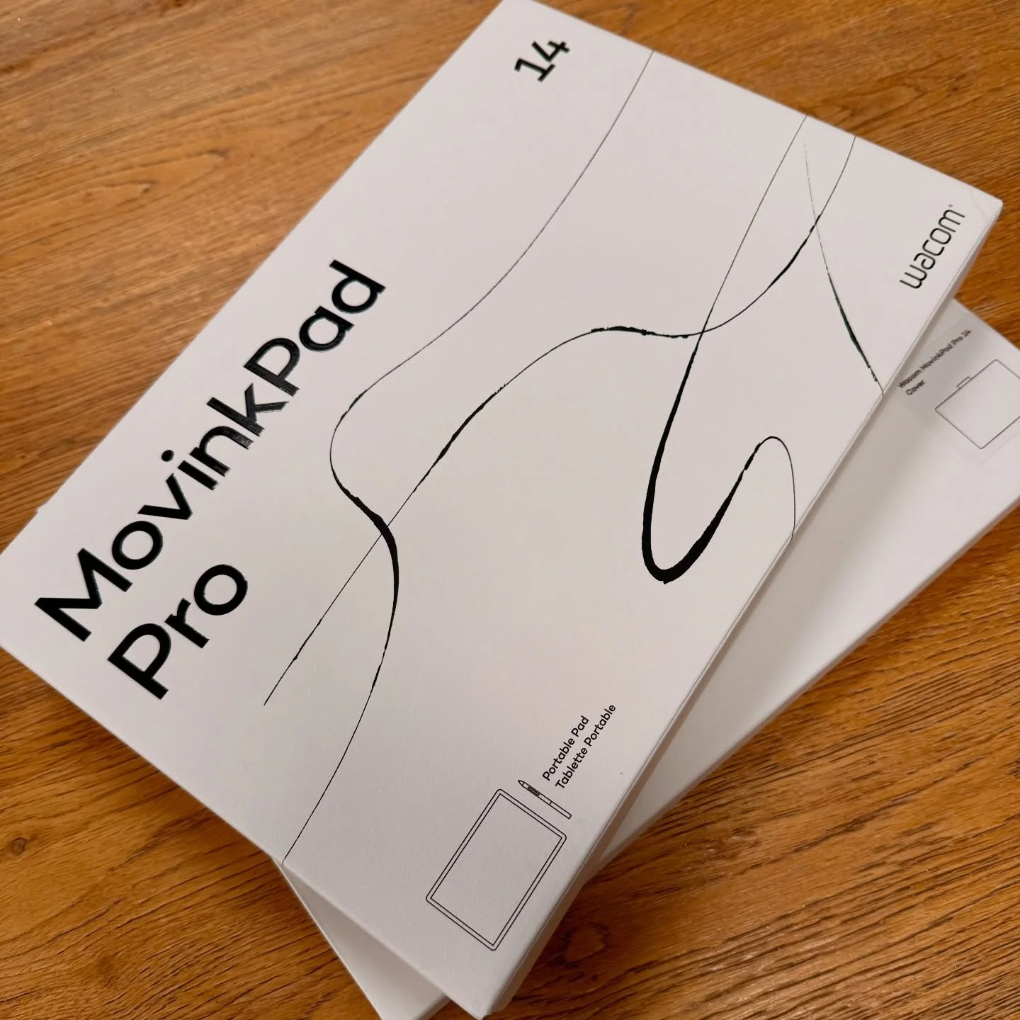 Merry Christmas to me! A #MovinkPadPro14 just arrived and I get to spend Christmas playing with it 🎄🎅🥳

#Wacom #pendisplay #digitalart #digitalpainting