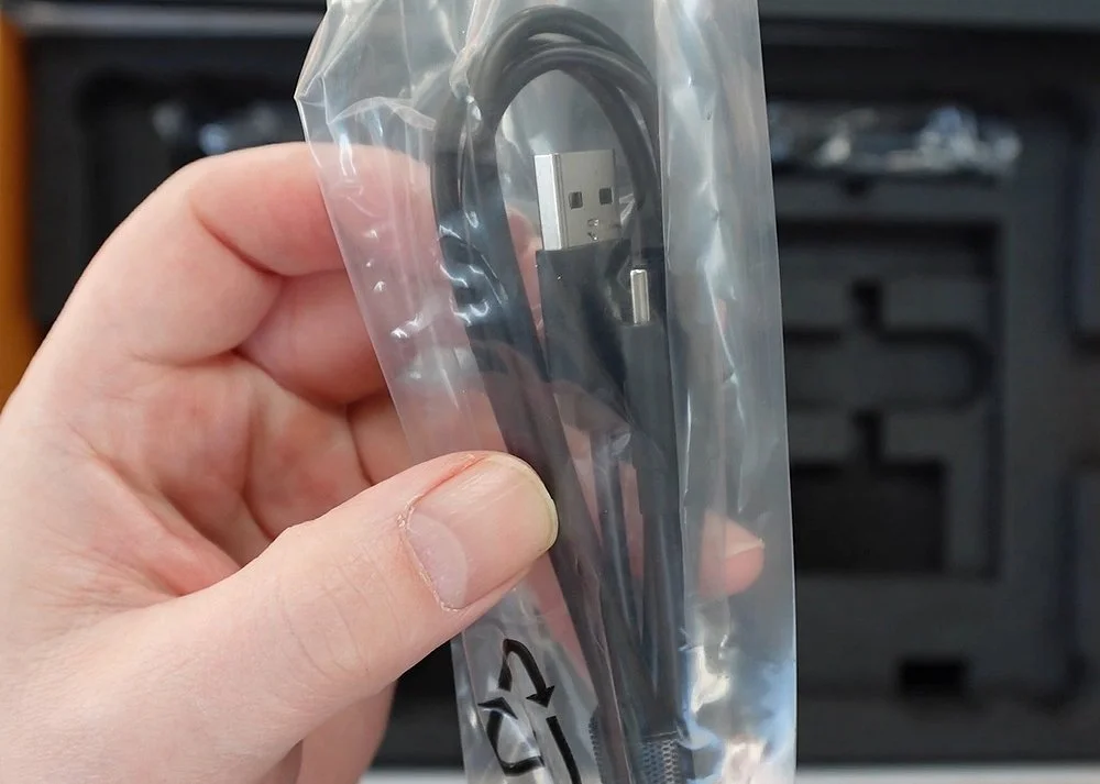 AP27_Unboxing_4.jpg