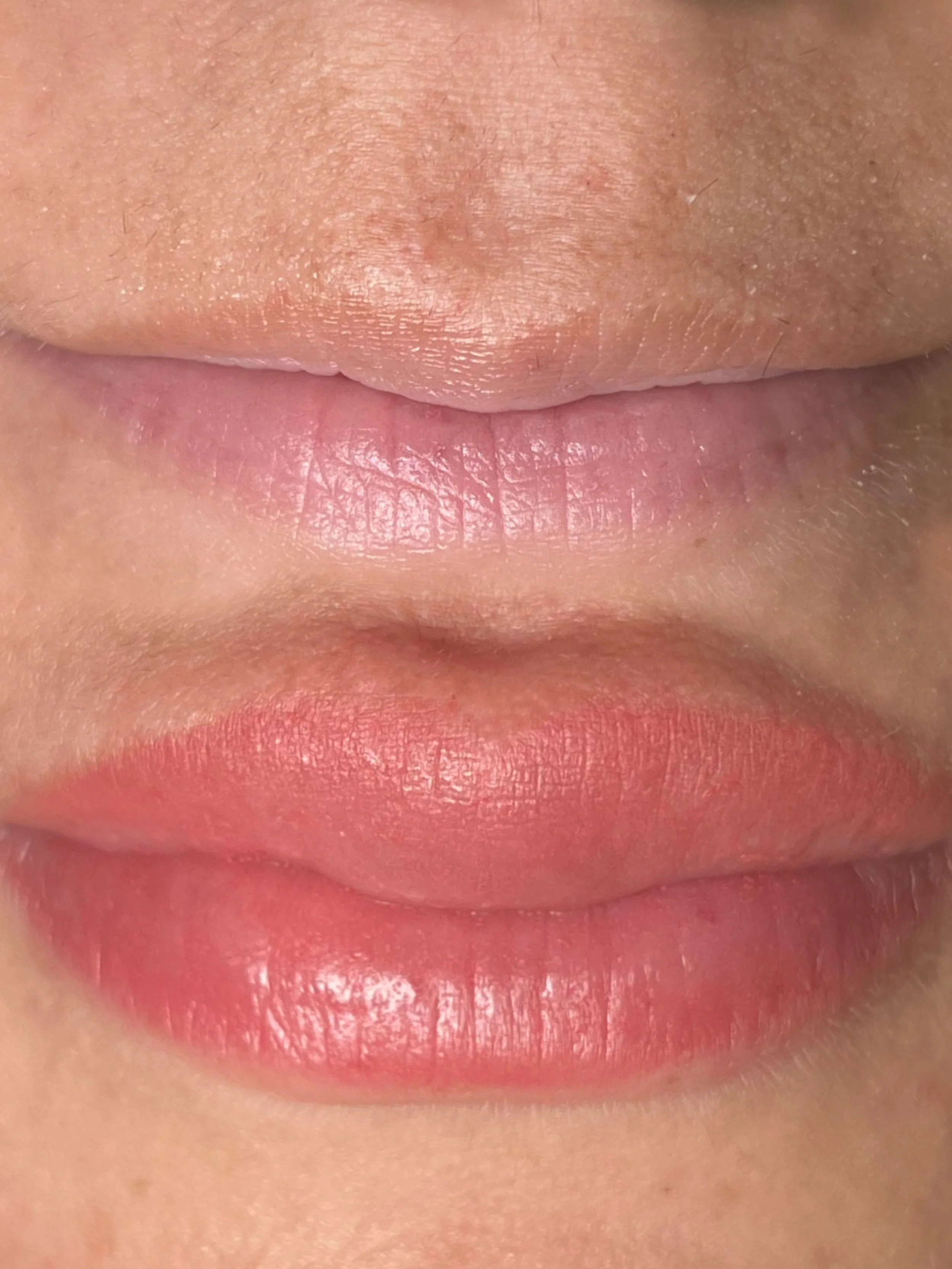 Before and after image of Seattle lip blush tattoo and permanent makeup by Beauclair Studio in Kirkland