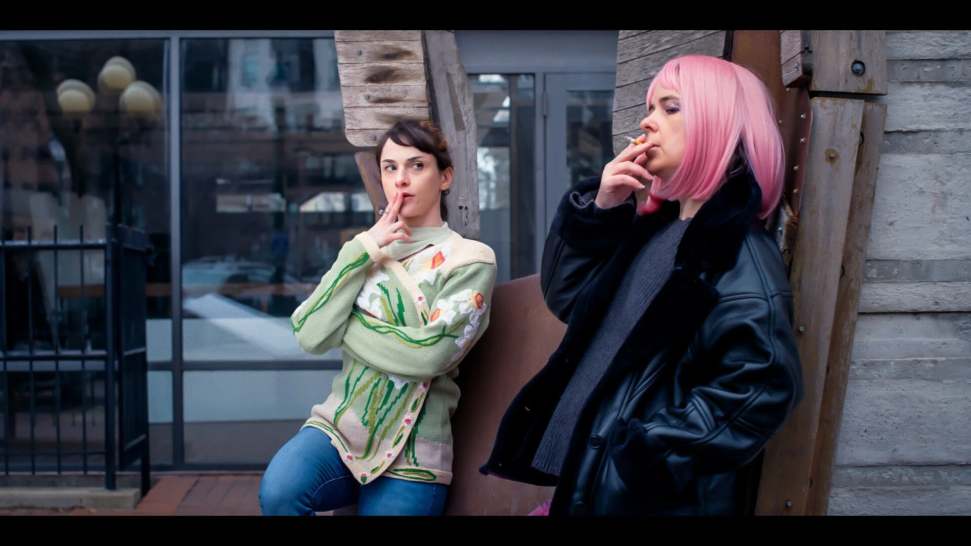 girl with pink hair smoking and another girl smoking