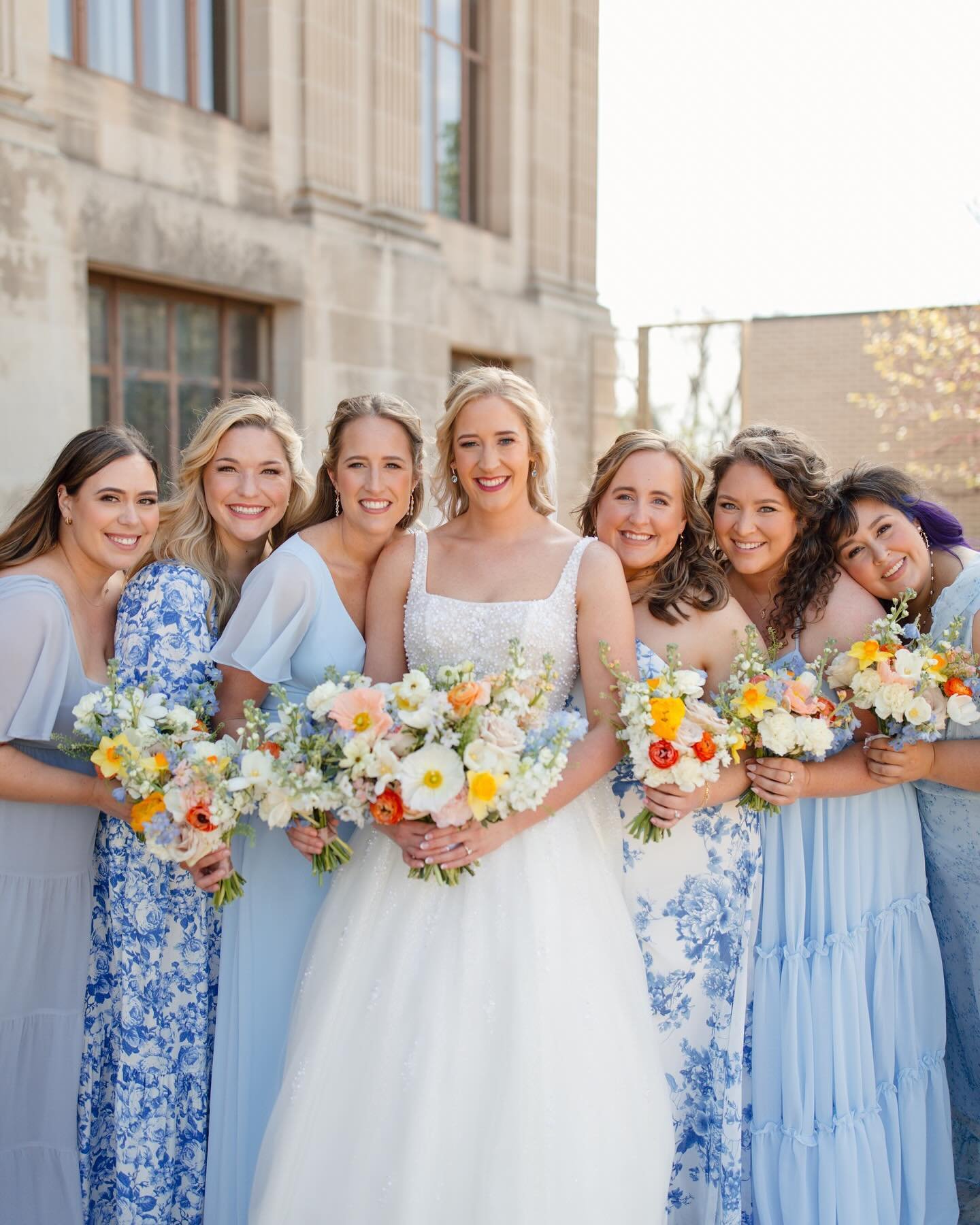 The beautiful @kelseymarie_13 and her stunning ladies in blue! 🦋🤍 I always love a floral print moment. So many well thought out details on this day! 
Beautiful photos by @cunninghamkatie 

Vendors 
 @savysocialco @savannahshades 
 @oklahomahof 
@cu