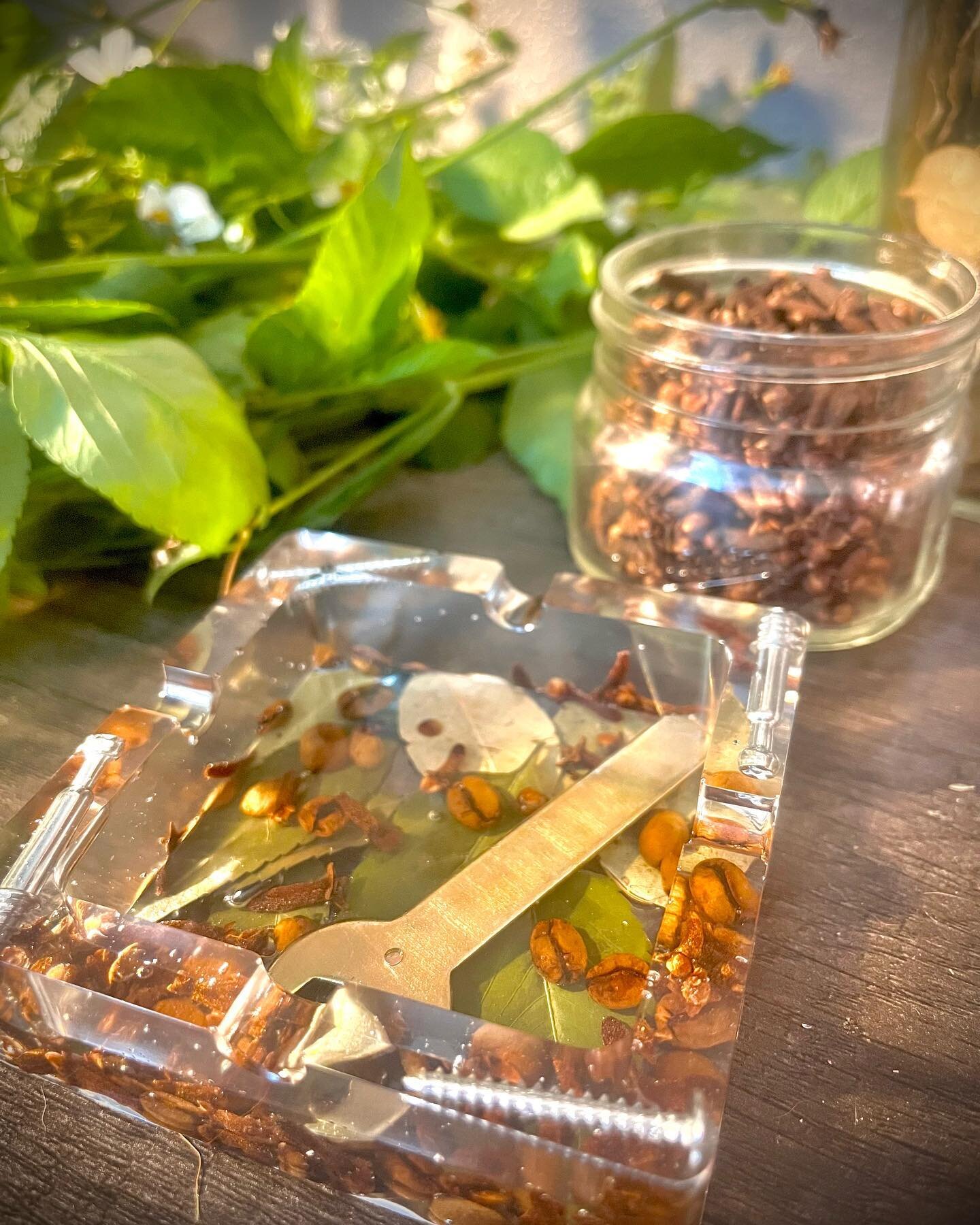 That moment when your idea for a friend&rsquo;s birthday present becomes the prototype for an entire Our Lady of Health limited series. 🌿🤎

#themaryproject #ashtray #newideas #pocketmagic