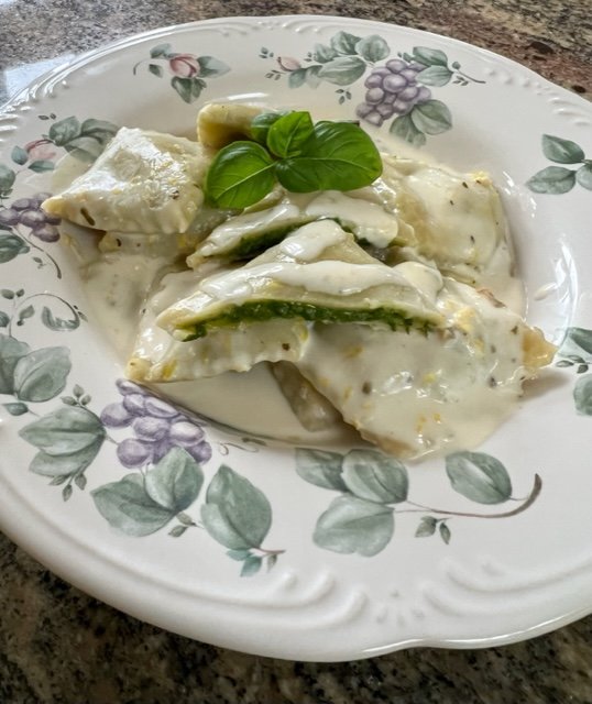 Spinach Cheese Ravioli — Deno's Diner
